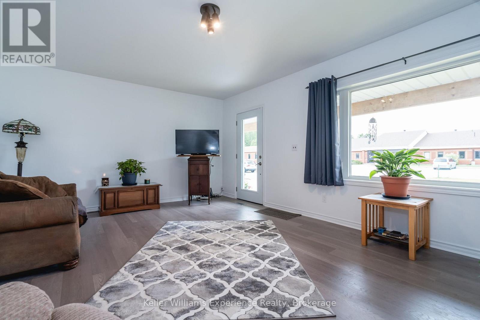 13 TORONTO AVENUE - 5