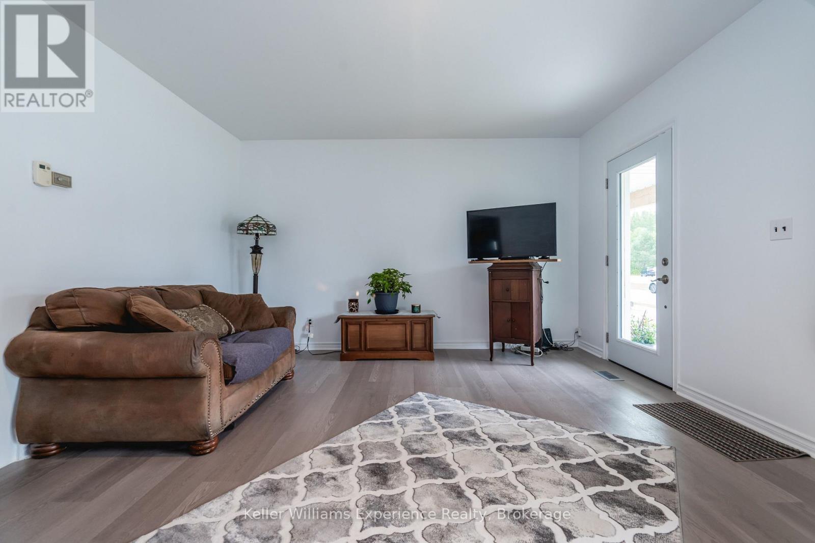 13 TORONTO AVENUE - 6