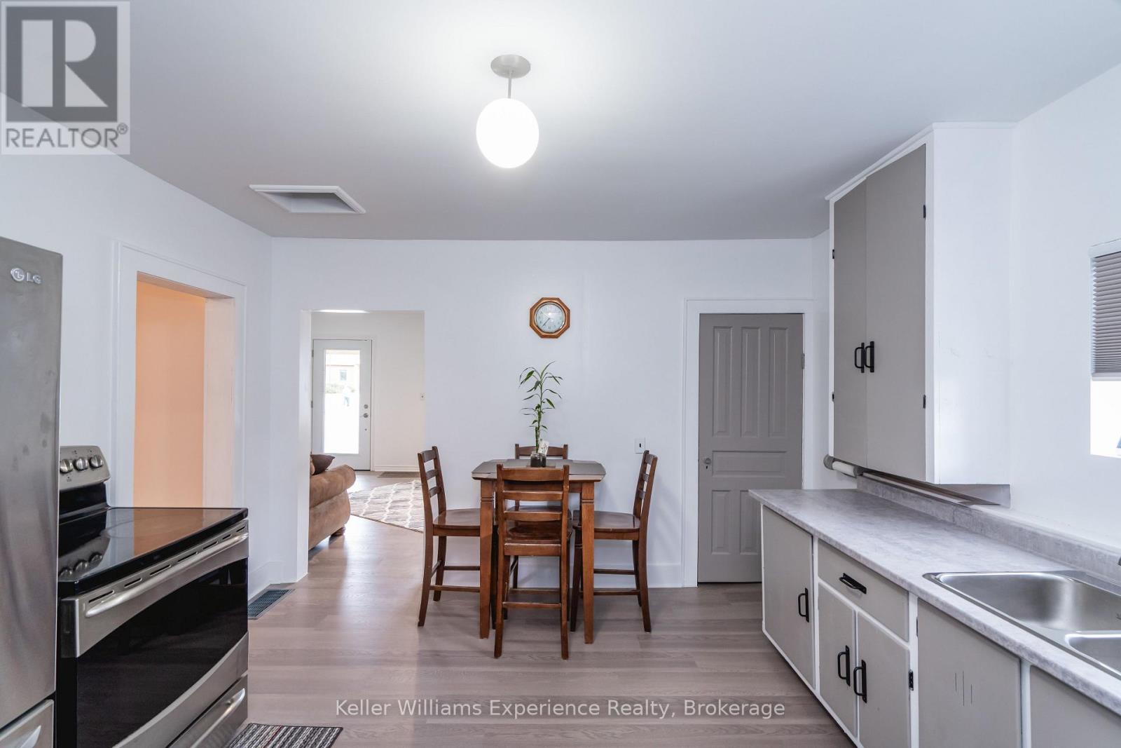 13 TORONTO AVENUE - 9