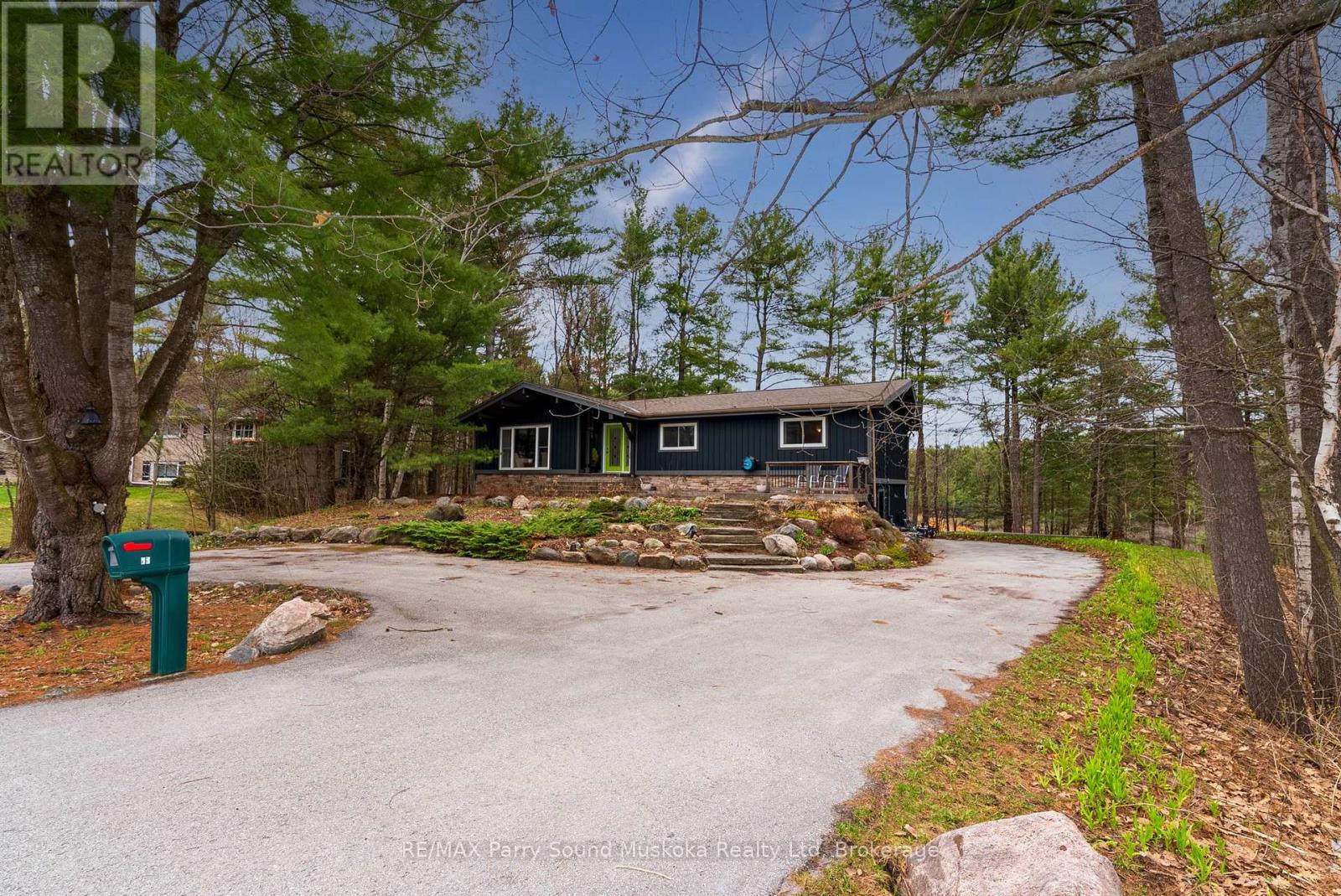 11 BRENDA AVENUE - 36