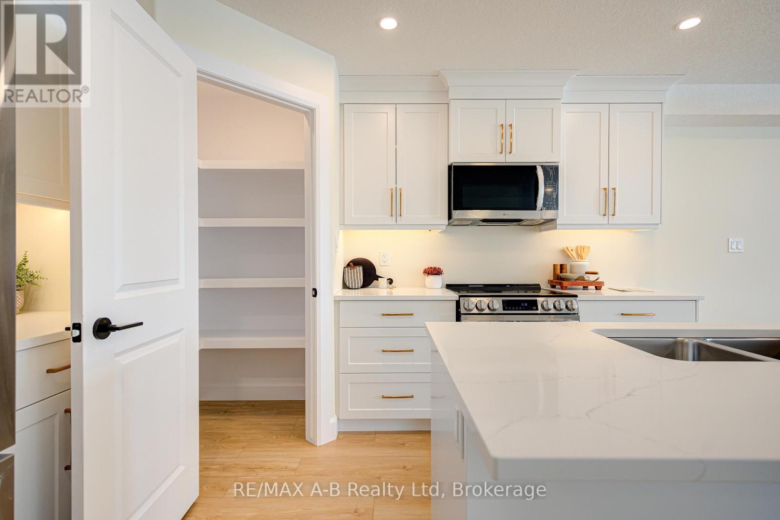 30 LINDA DRIVE - 11