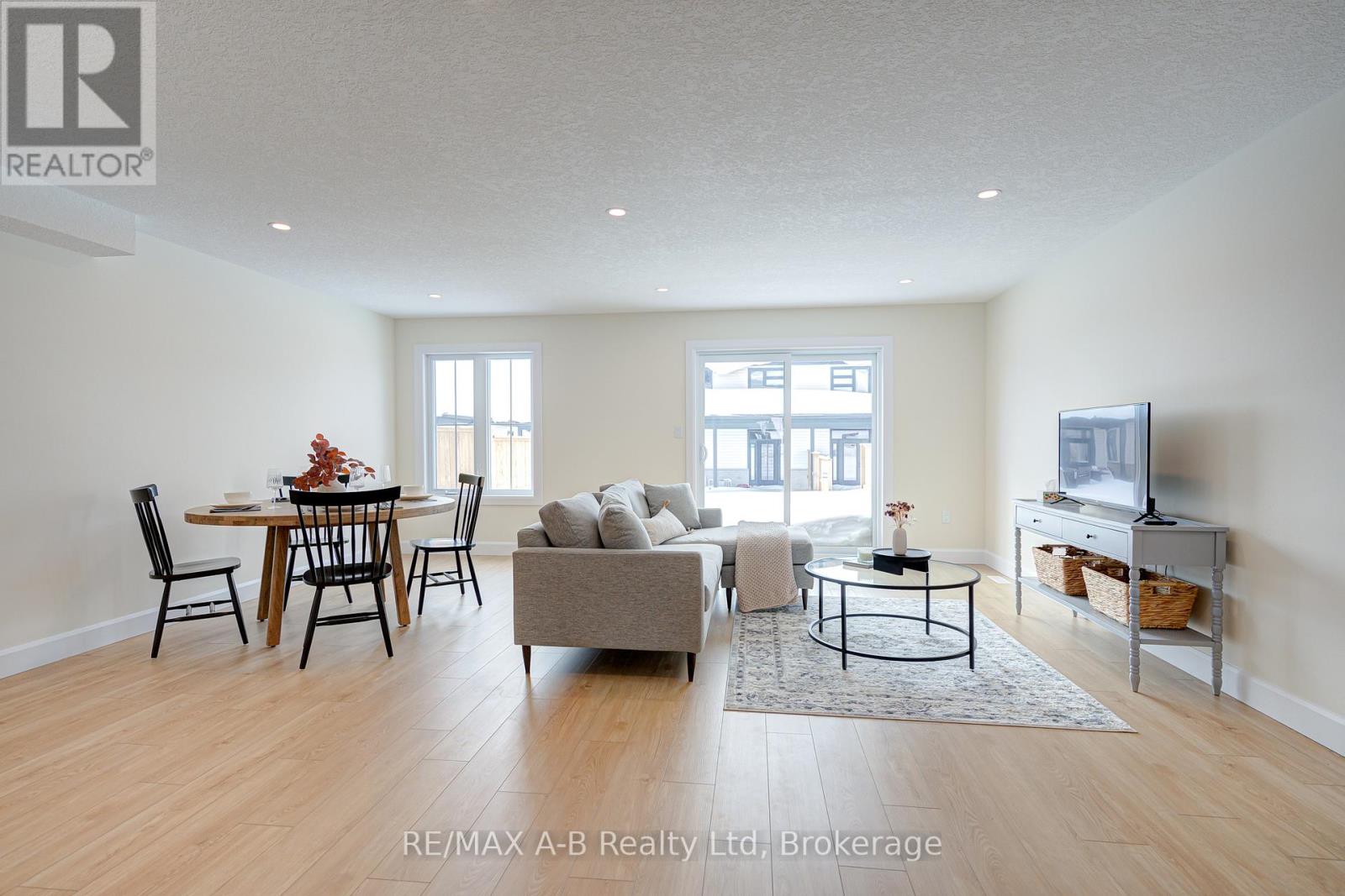 30 LINDA DRIVE - 15