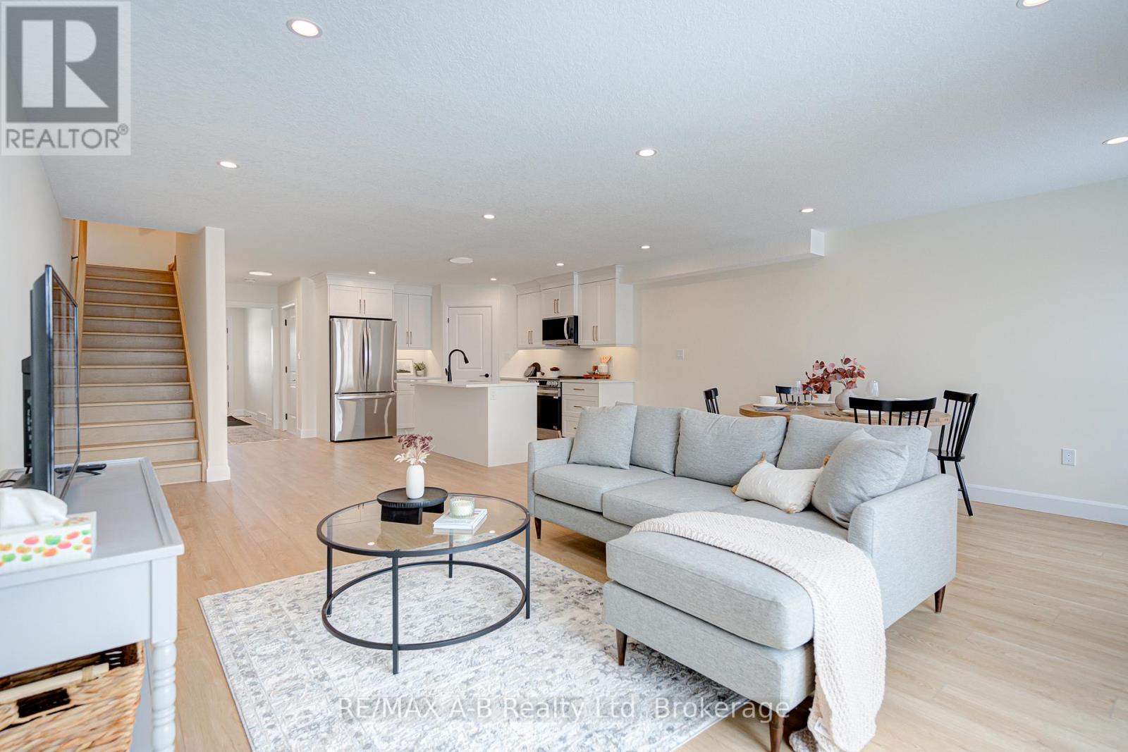 30 LINDA DRIVE - 17