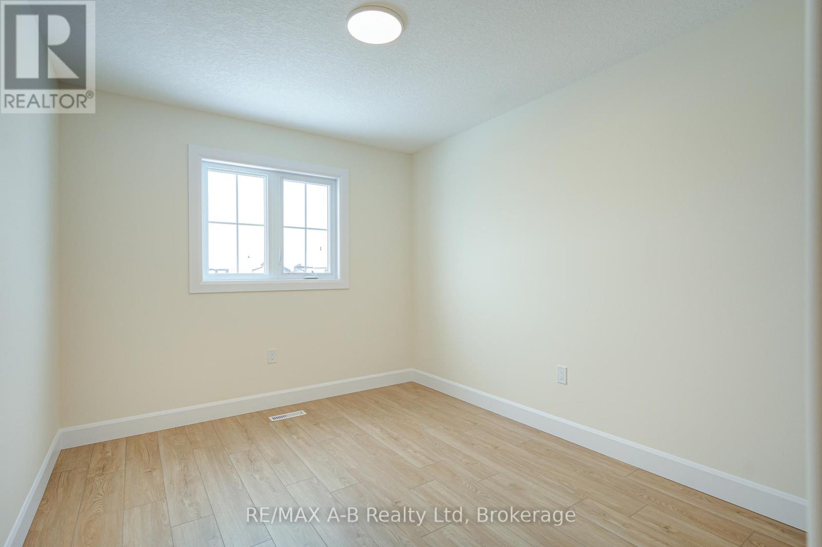 30 LINDA DRIVE - 22