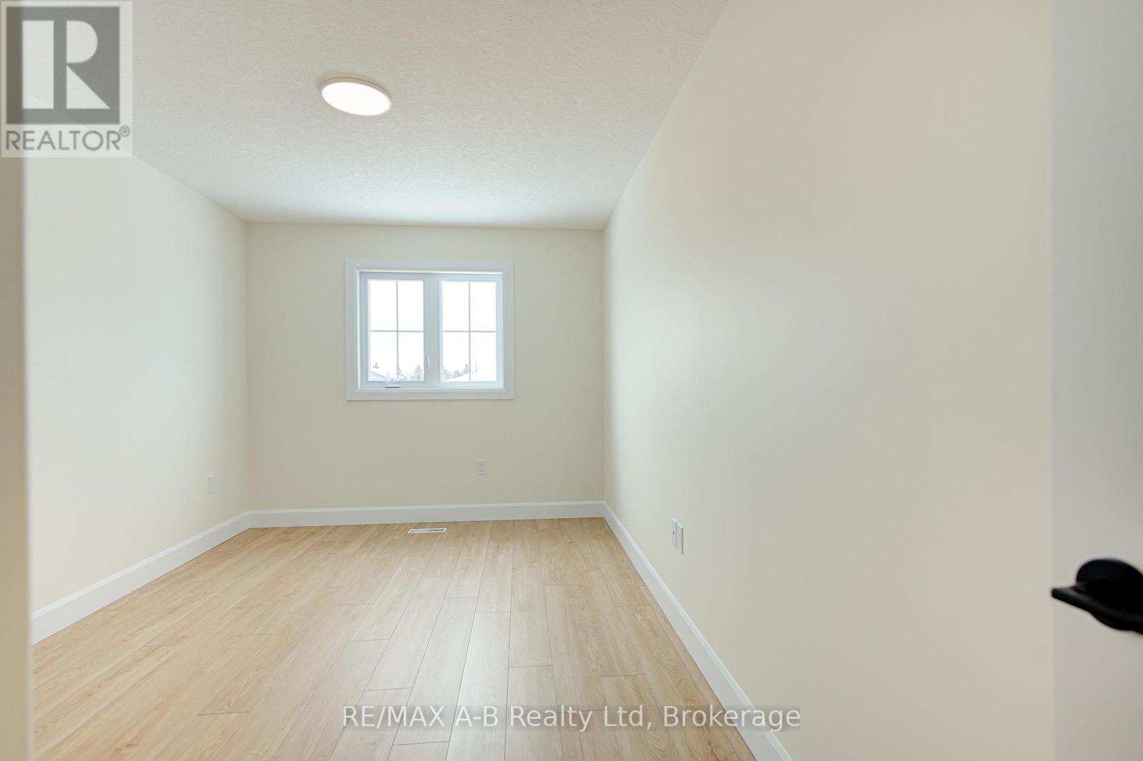 30 LINDA DRIVE - 25