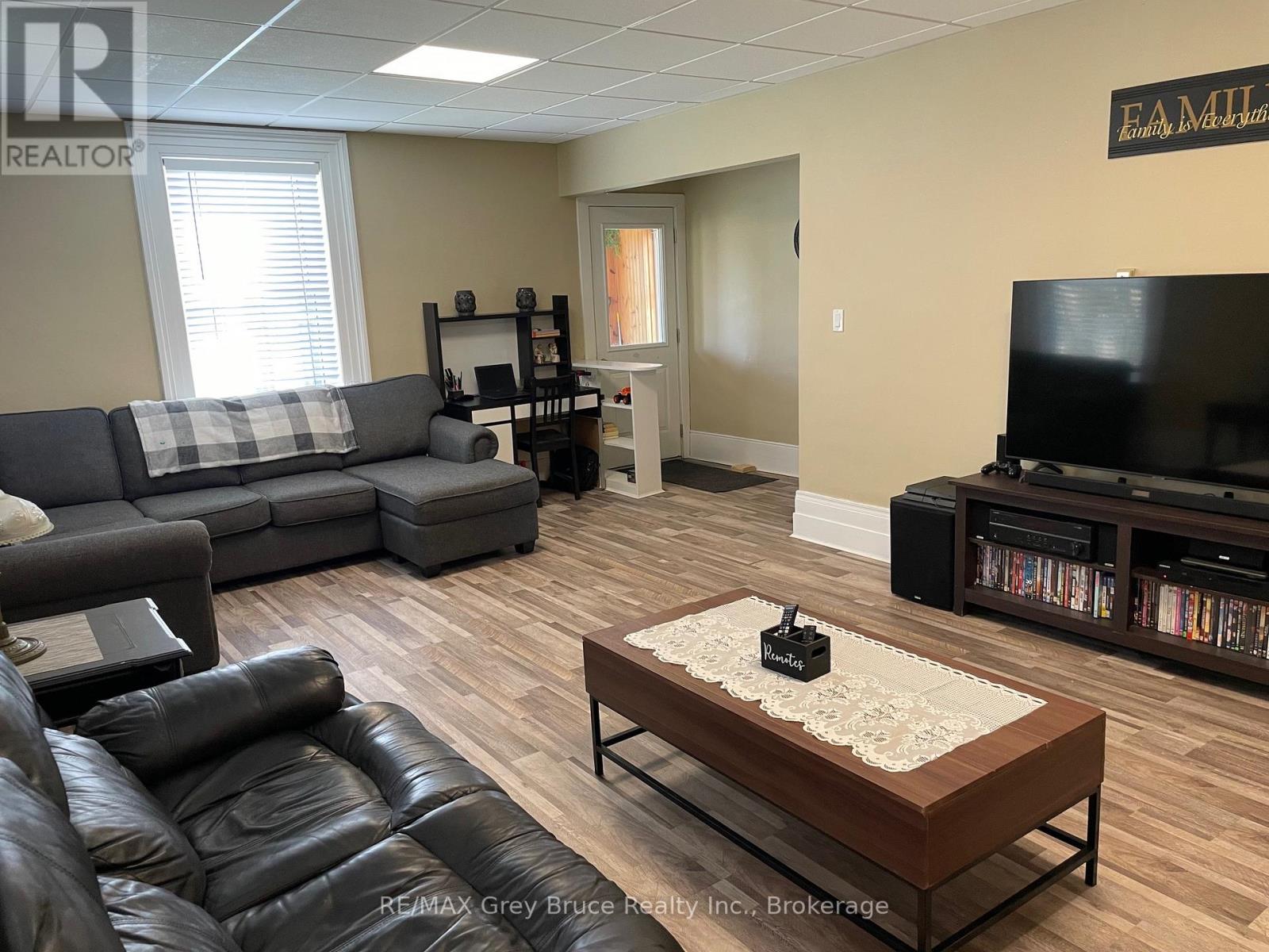 236857 2A CONCESSION - 11