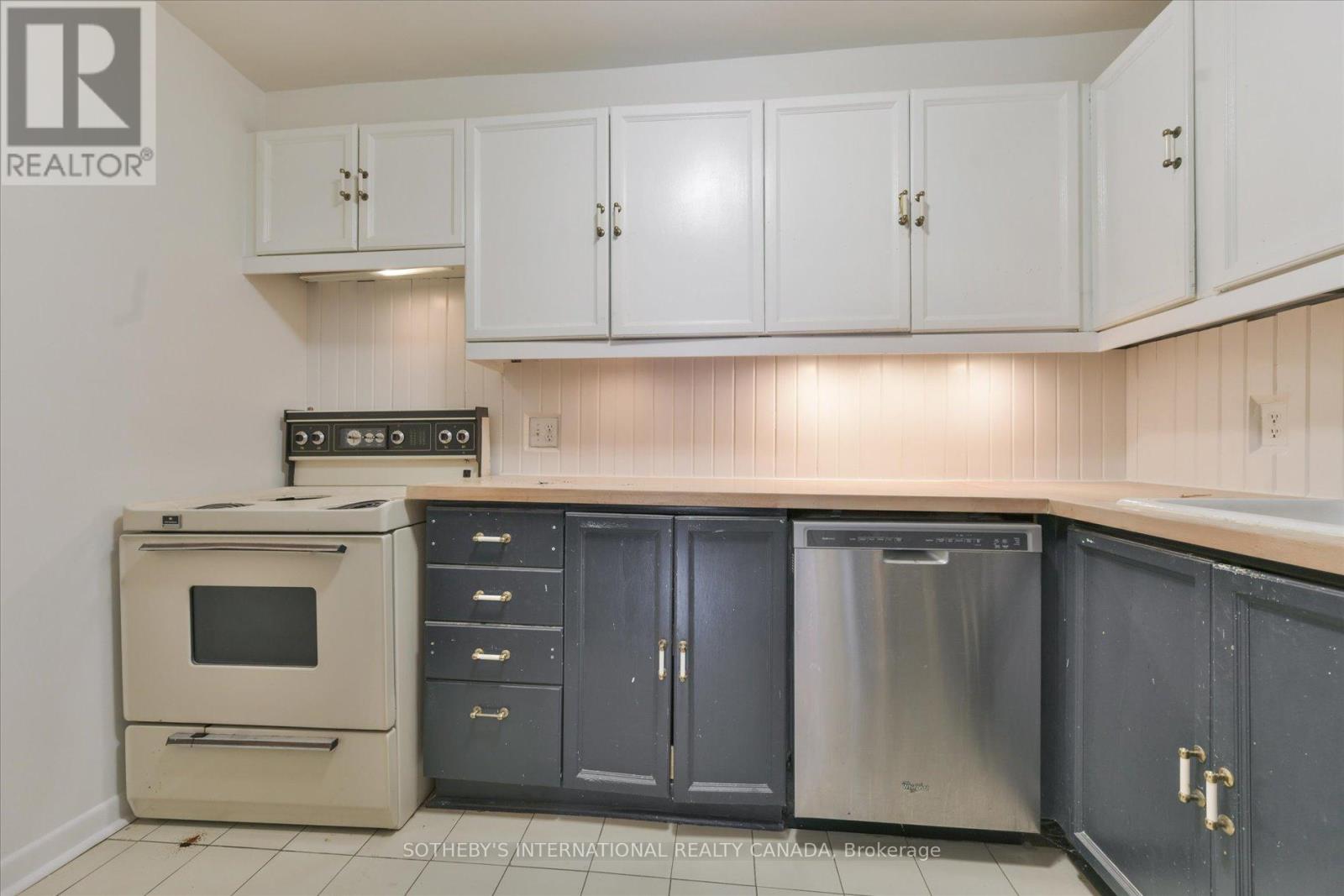 #106 100 ORIOLE PARKWAY - 16