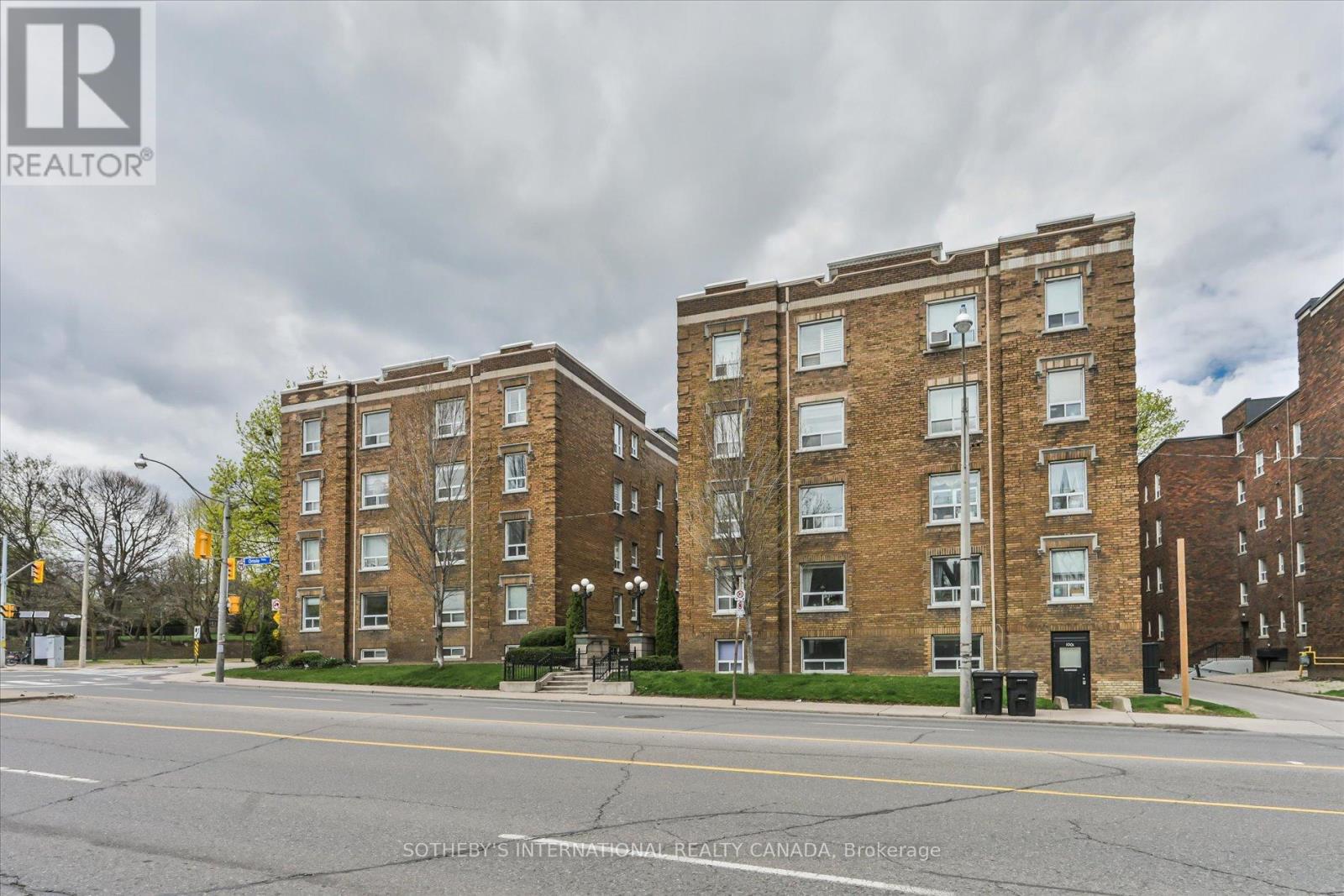 #106 100 ORIOLE PARKWAY - 36