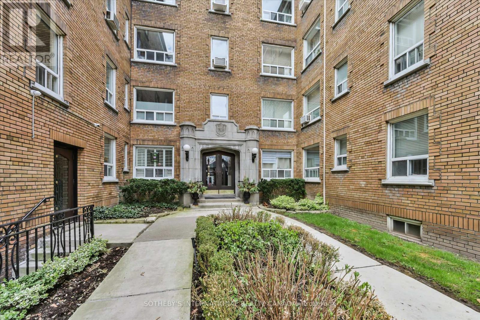 #106 100 ORIOLE PARKWAY - 37