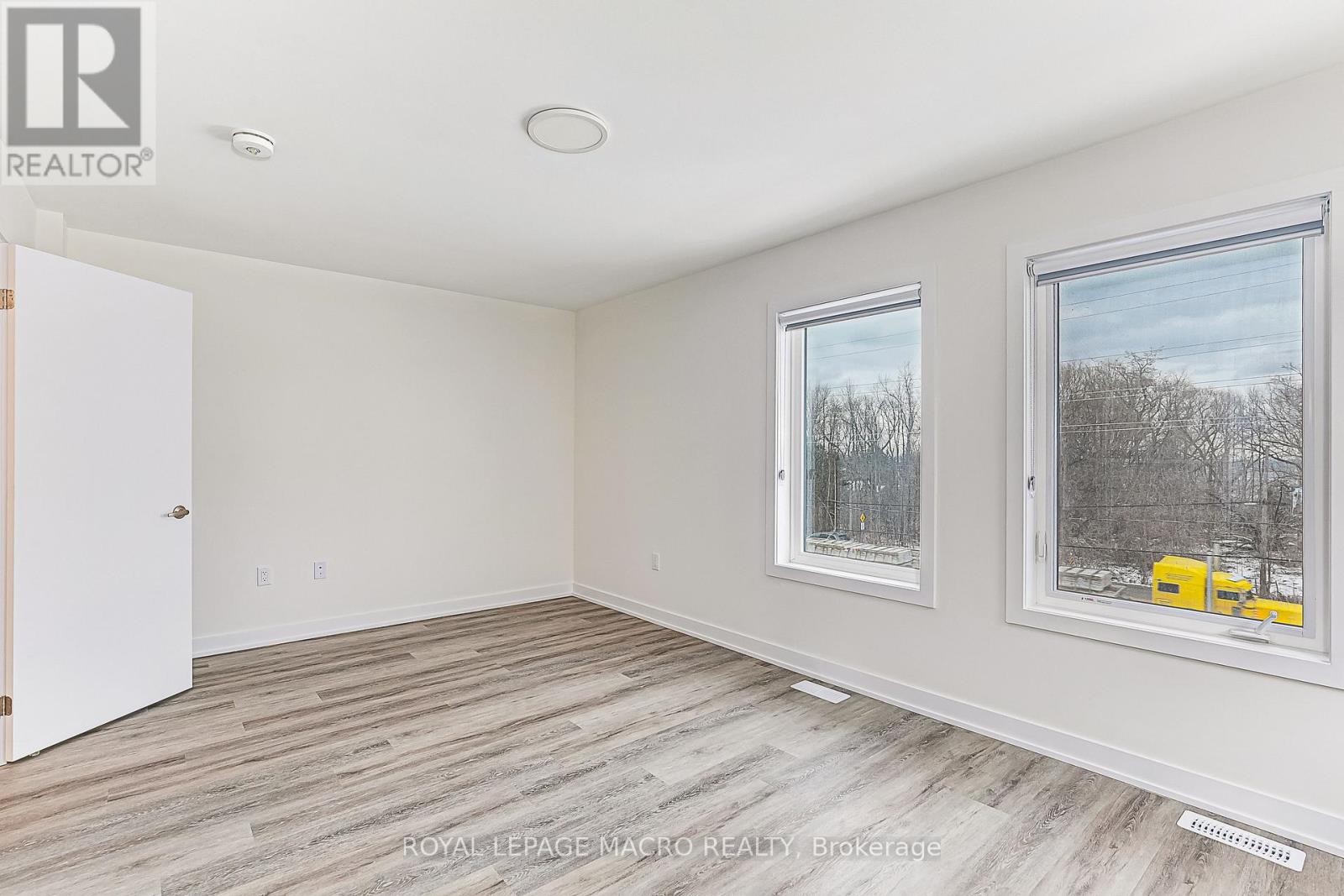 34 WINTERS CRESCENT - 32