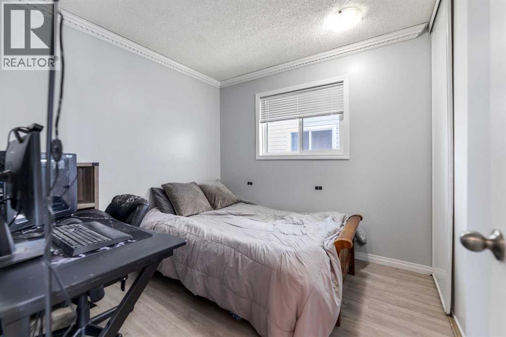 15 Erin Green Way SE - 19
