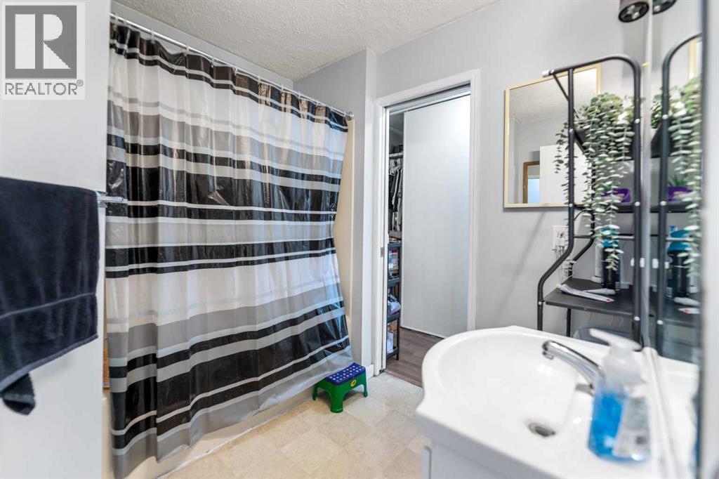 15 Erin Green Way SE - 20