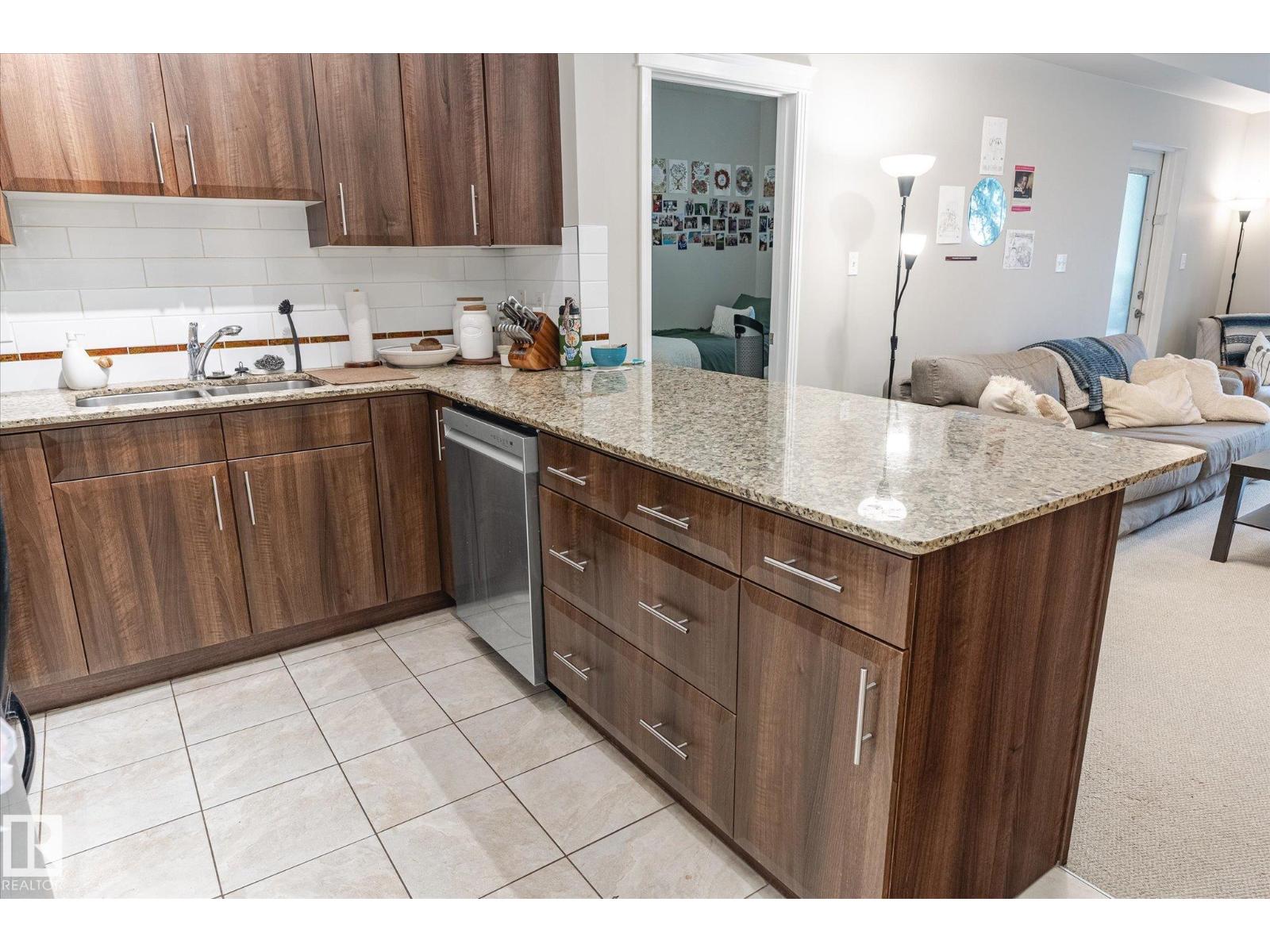 #105 10333 112 ST NW - 21