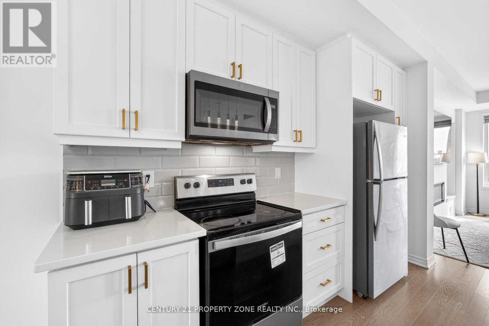 5186 VIOLA DESMOND DRIVE - 23