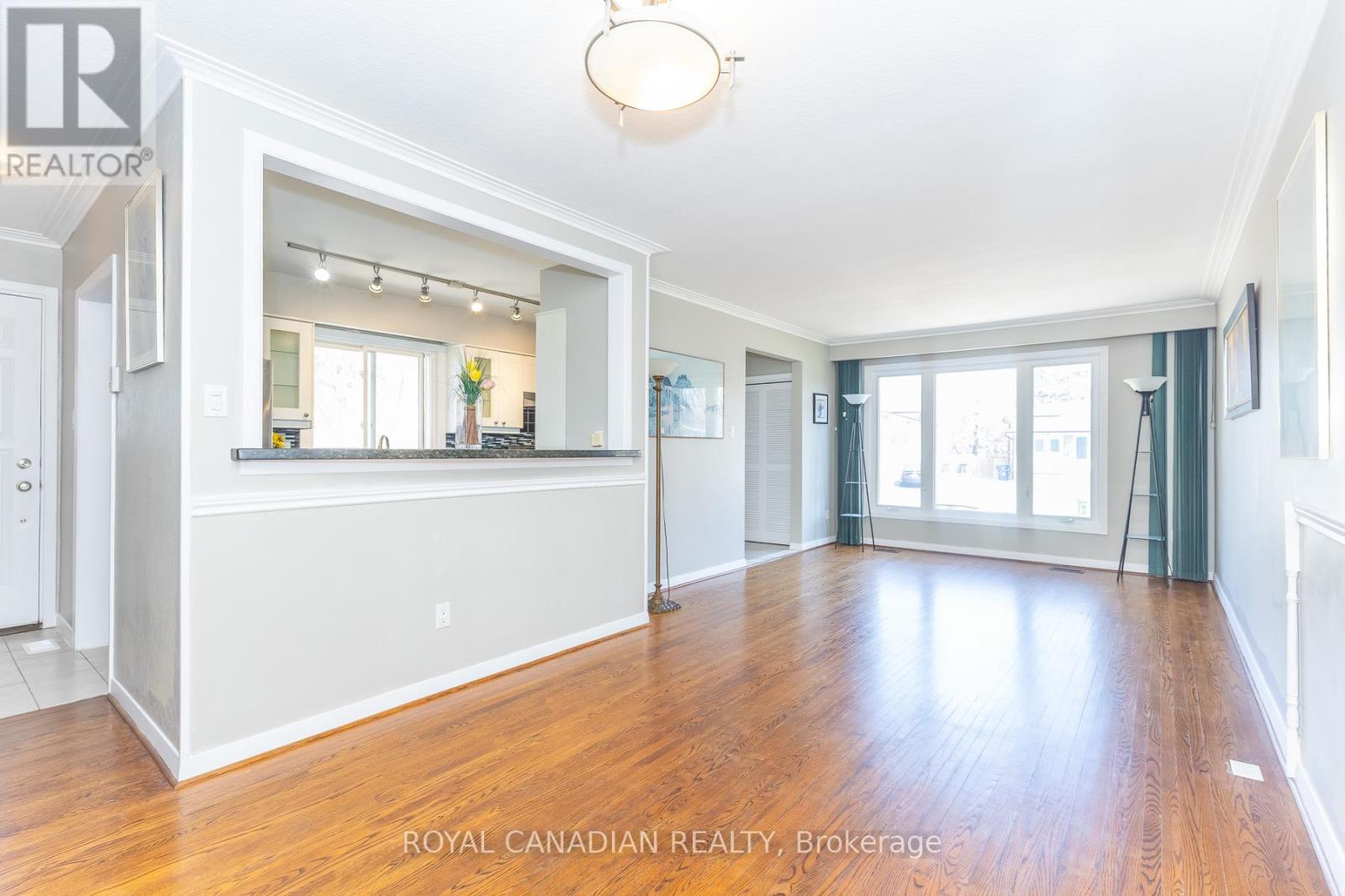 16 GAMBELLO CRESCENT - 11
