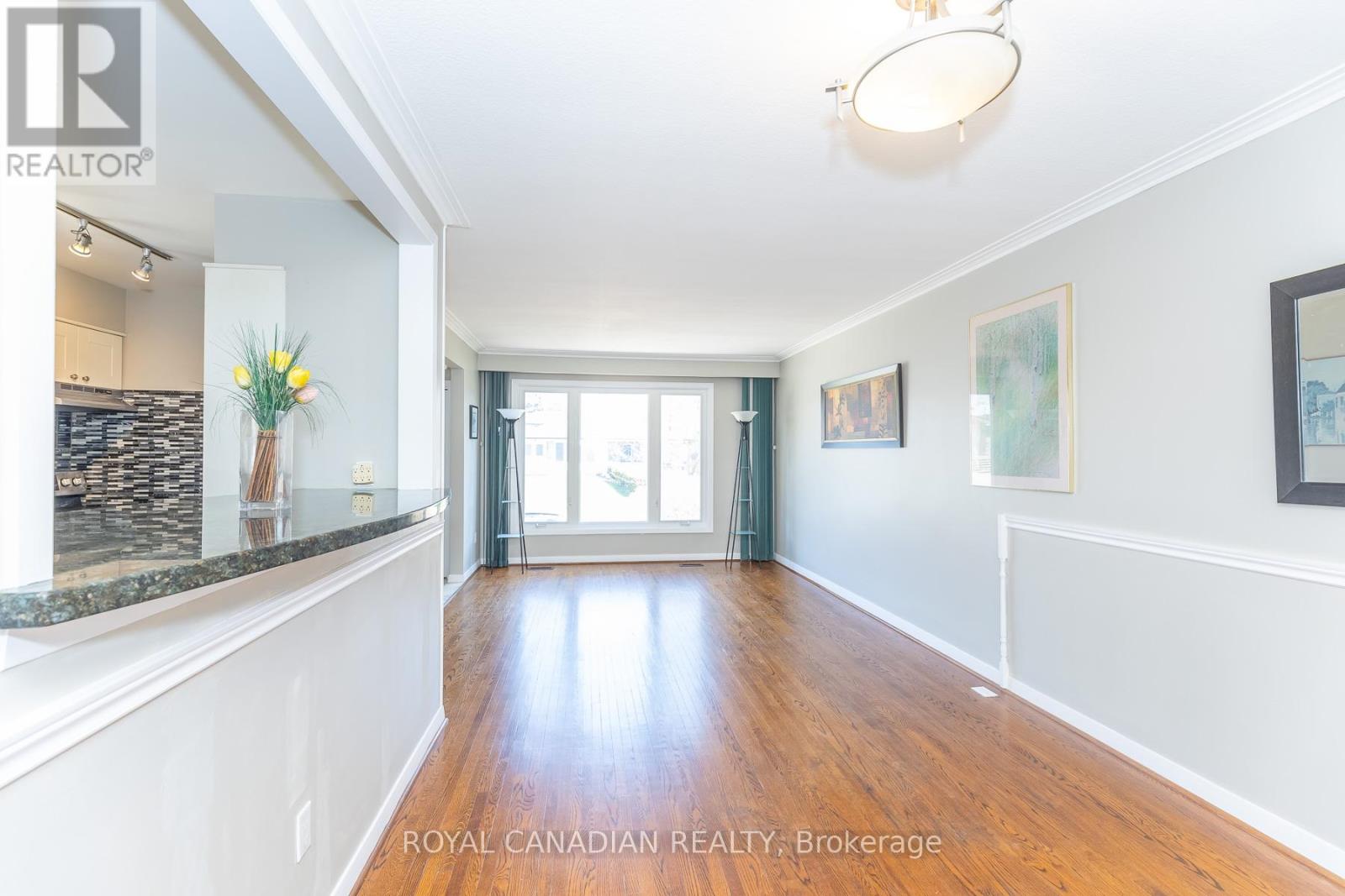 16 GAMBELLO CRESCENT - 12