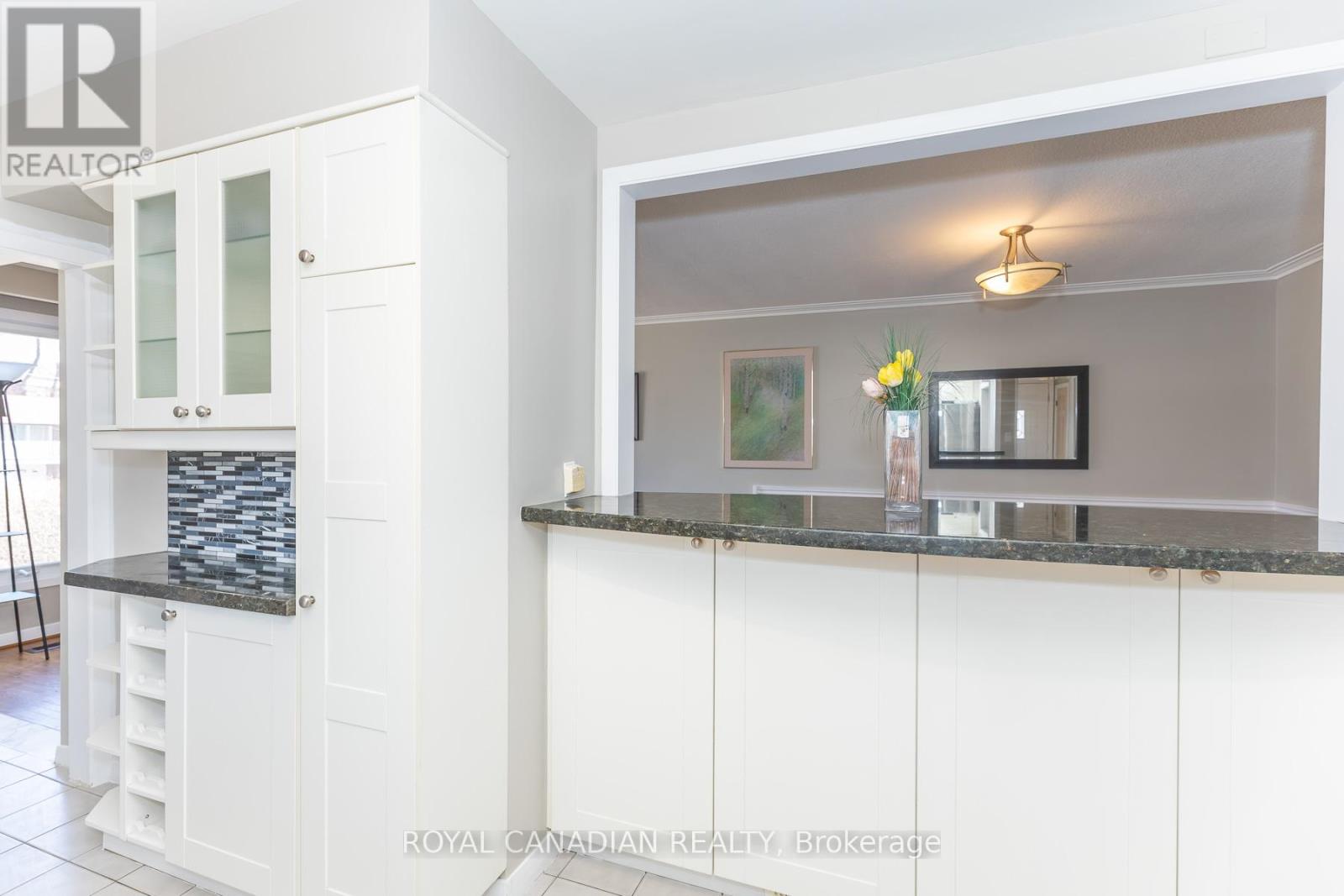 16 GAMBELLO CRESCENT - 19