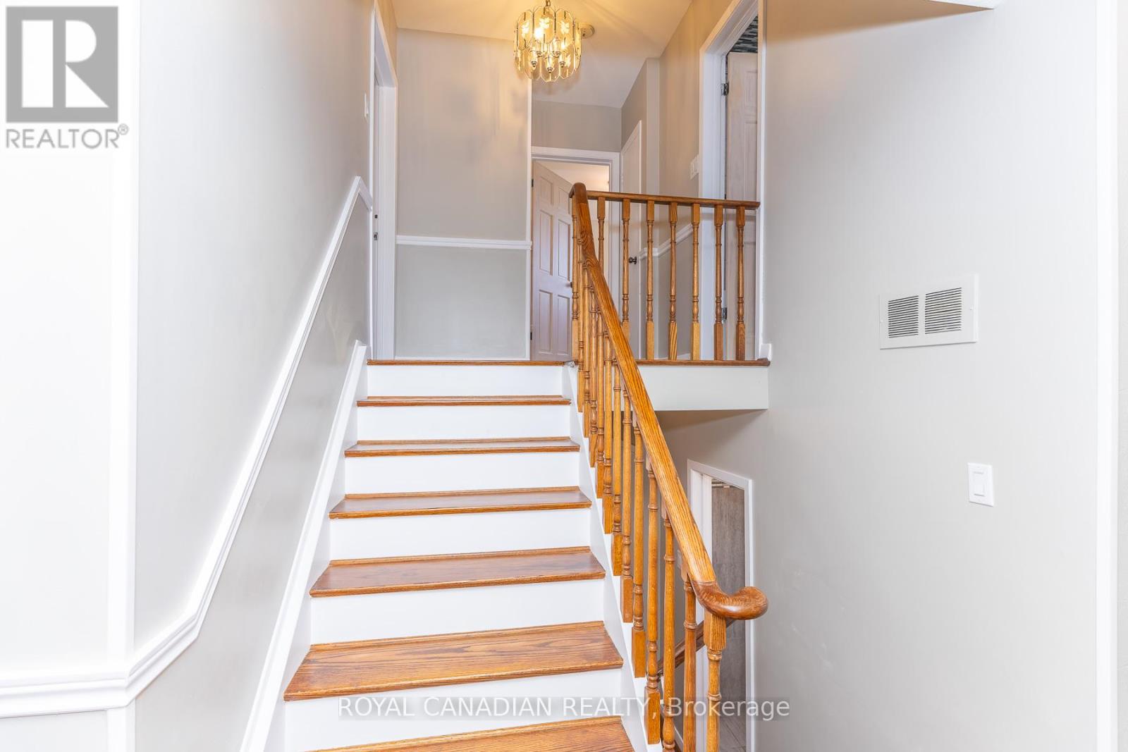 16 GAMBELLO CRESCENT - 21
