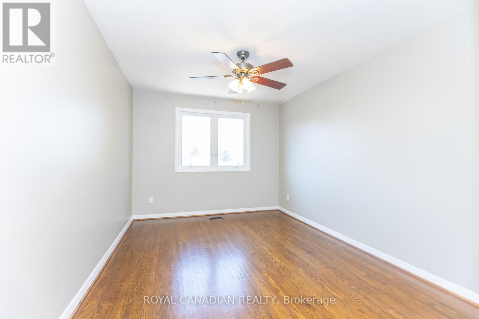 16 GAMBELLO CRESCENT - 22