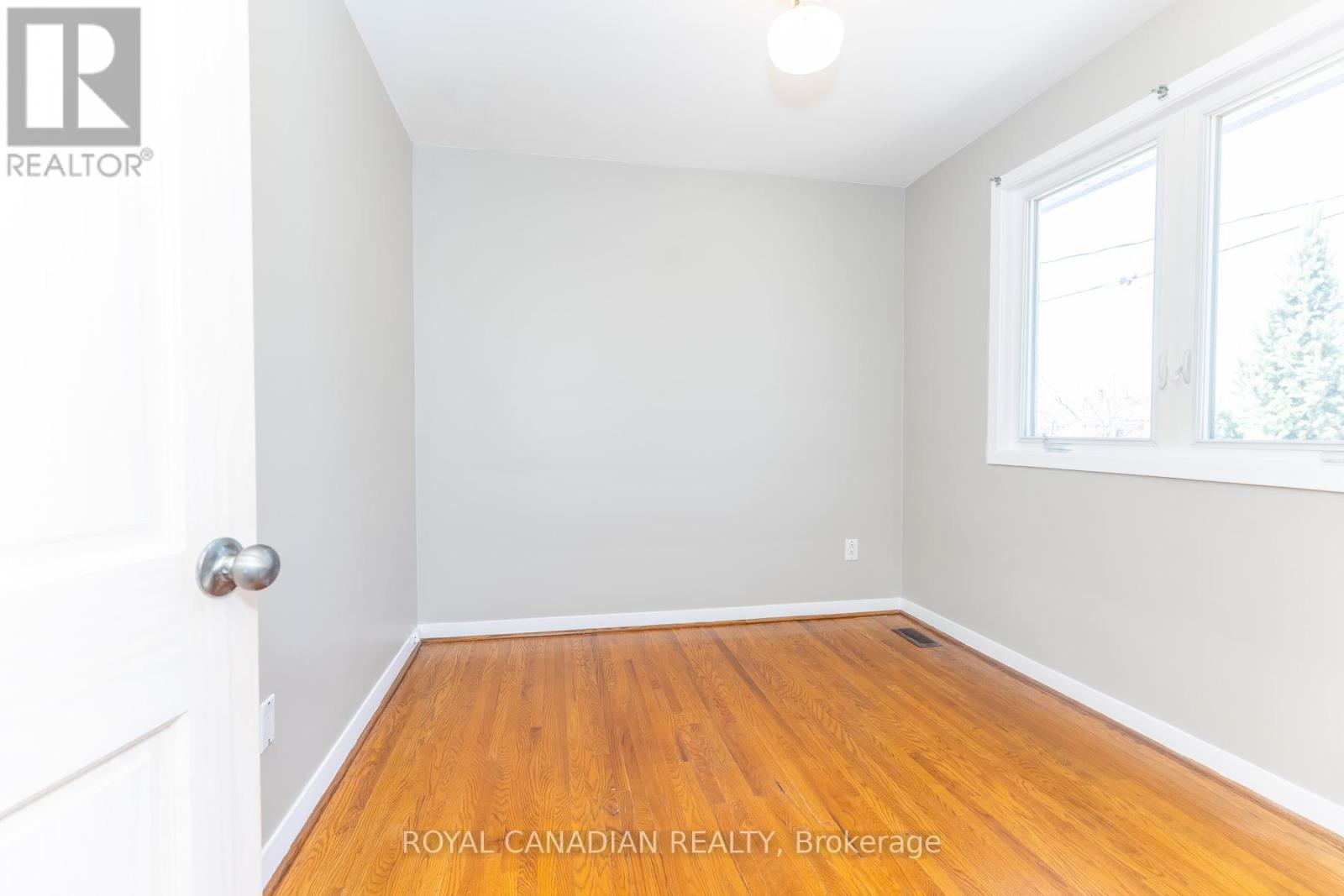 16 GAMBELLO CRESCENT - 25