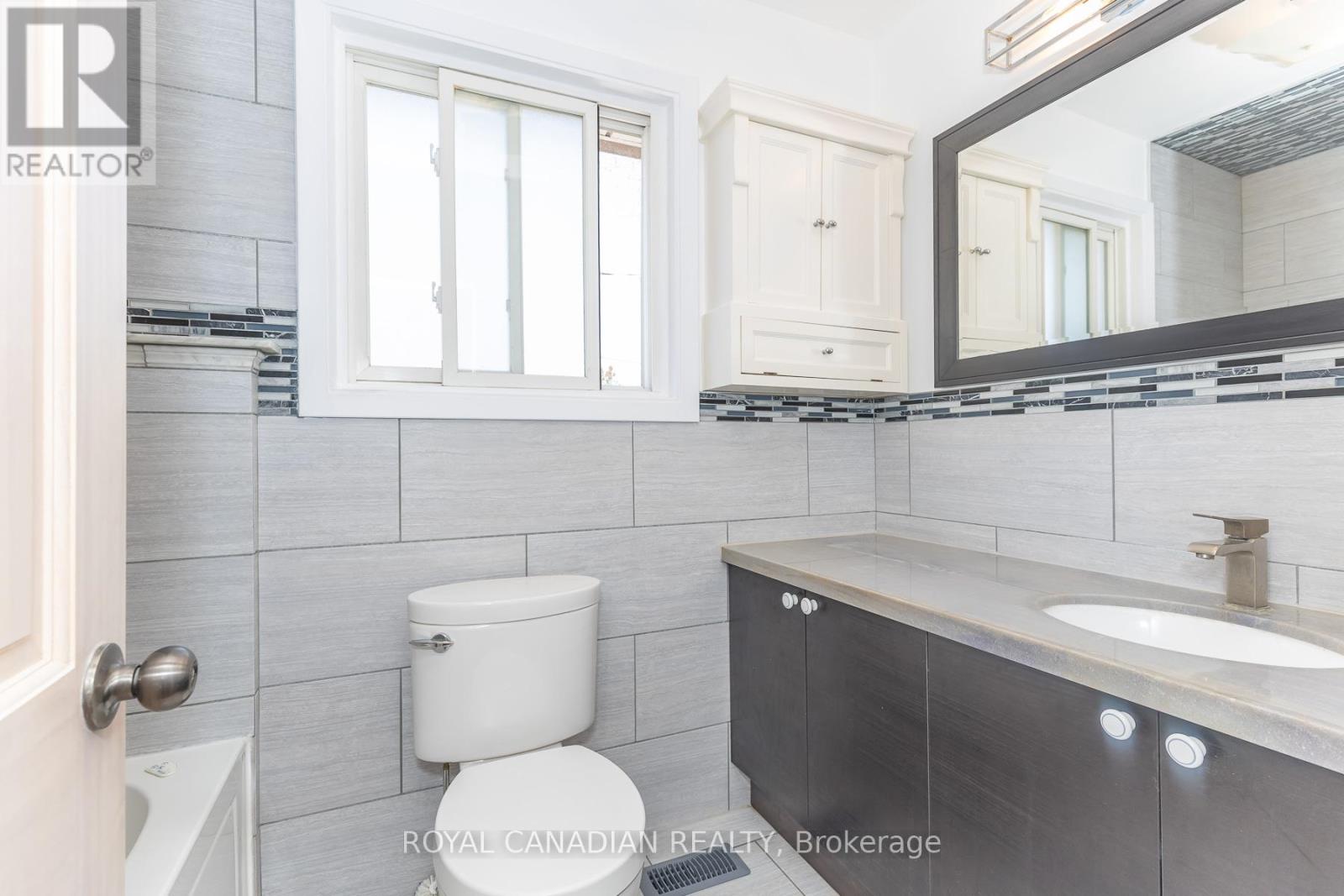 16 GAMBELLO CRESCENT - 27