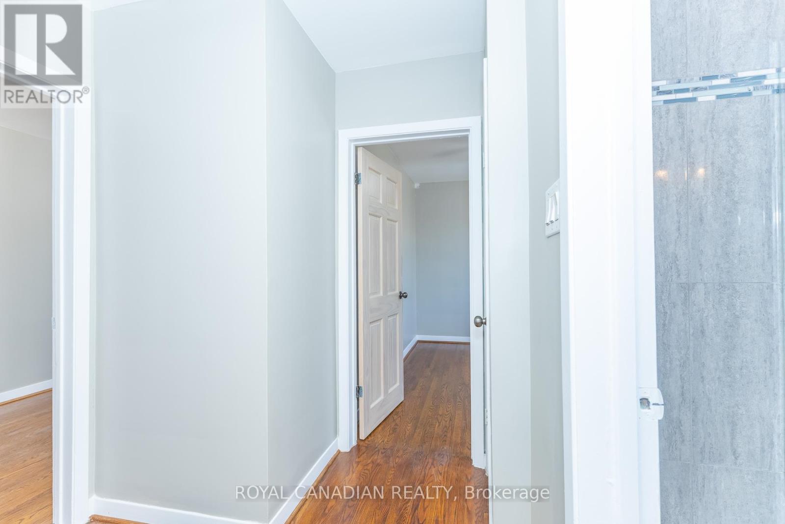 16 GAMBELLO CRESCENT - 32