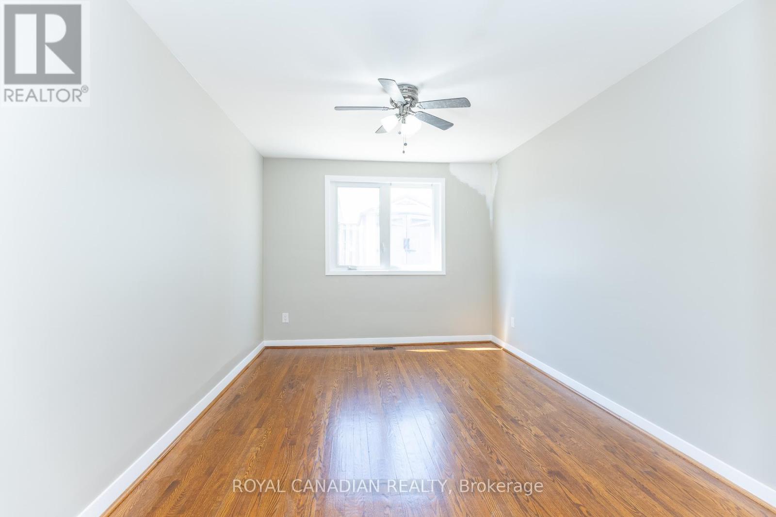 16 GAMBELLO CRESCENT - 35