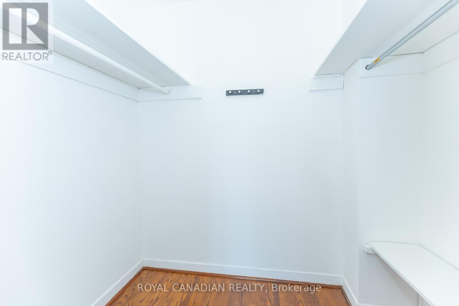 16 GAMBELLO CRESCENT - 37
