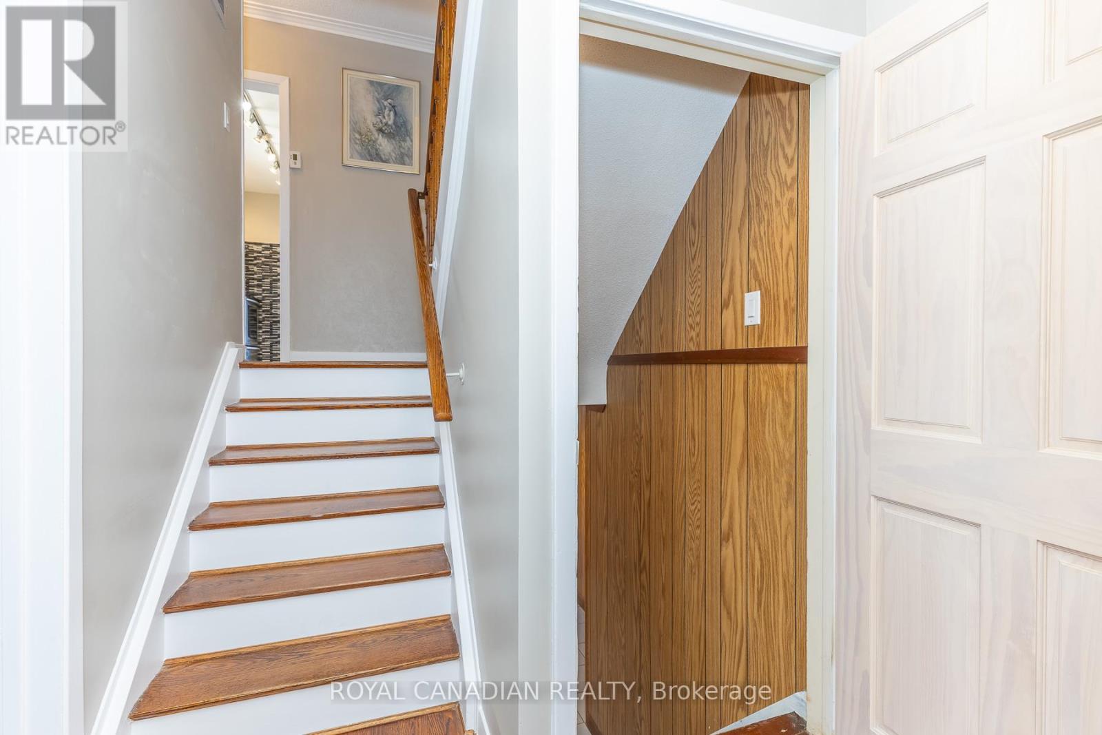 16 GAMBELLO CRESCENT - 38