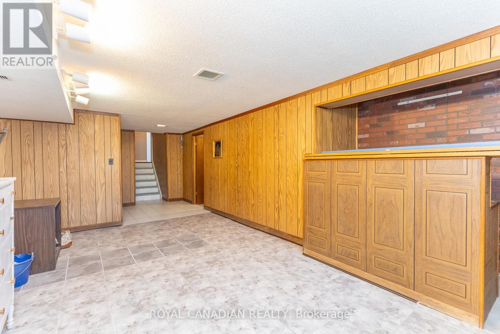 16 GAMBELLO CRESCENT - 41