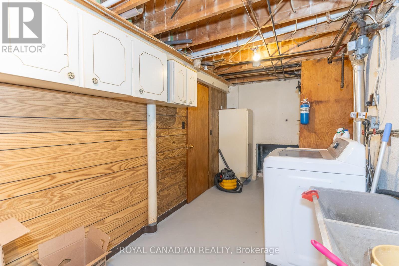 16 GAMBELLO CRESCENT - 45