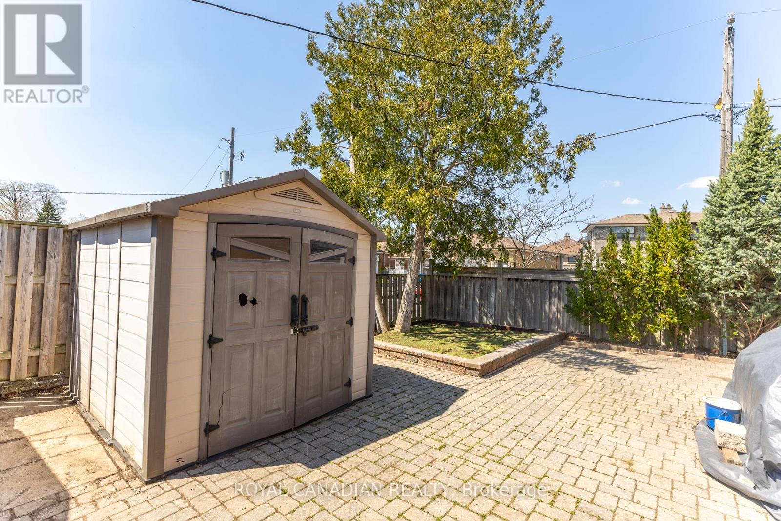 16 GAMBELLO CRESCENT - 48