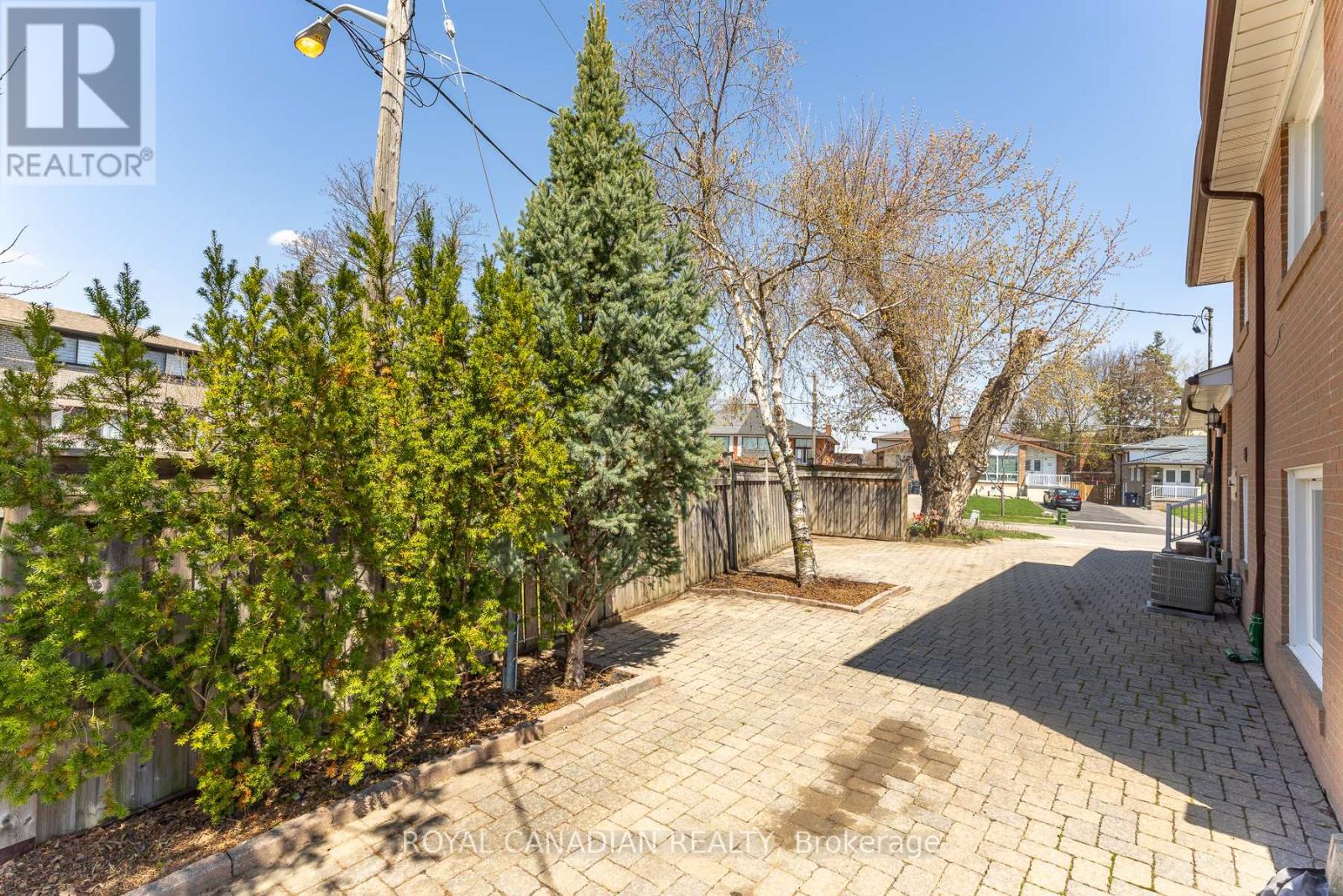 16 GAMBELLO CRESCENT - 49