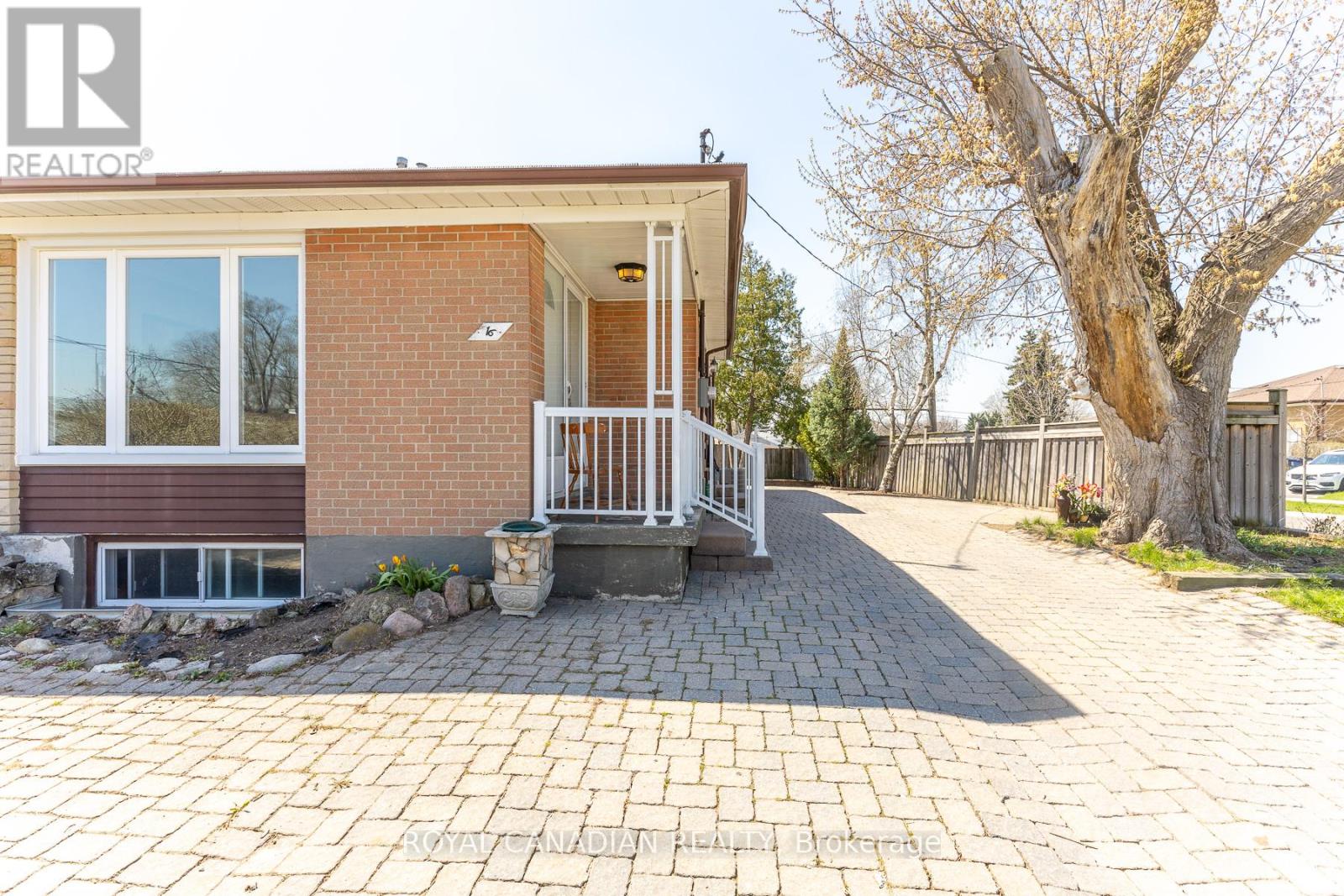 16 GAMBELLO CRESCENT - 5