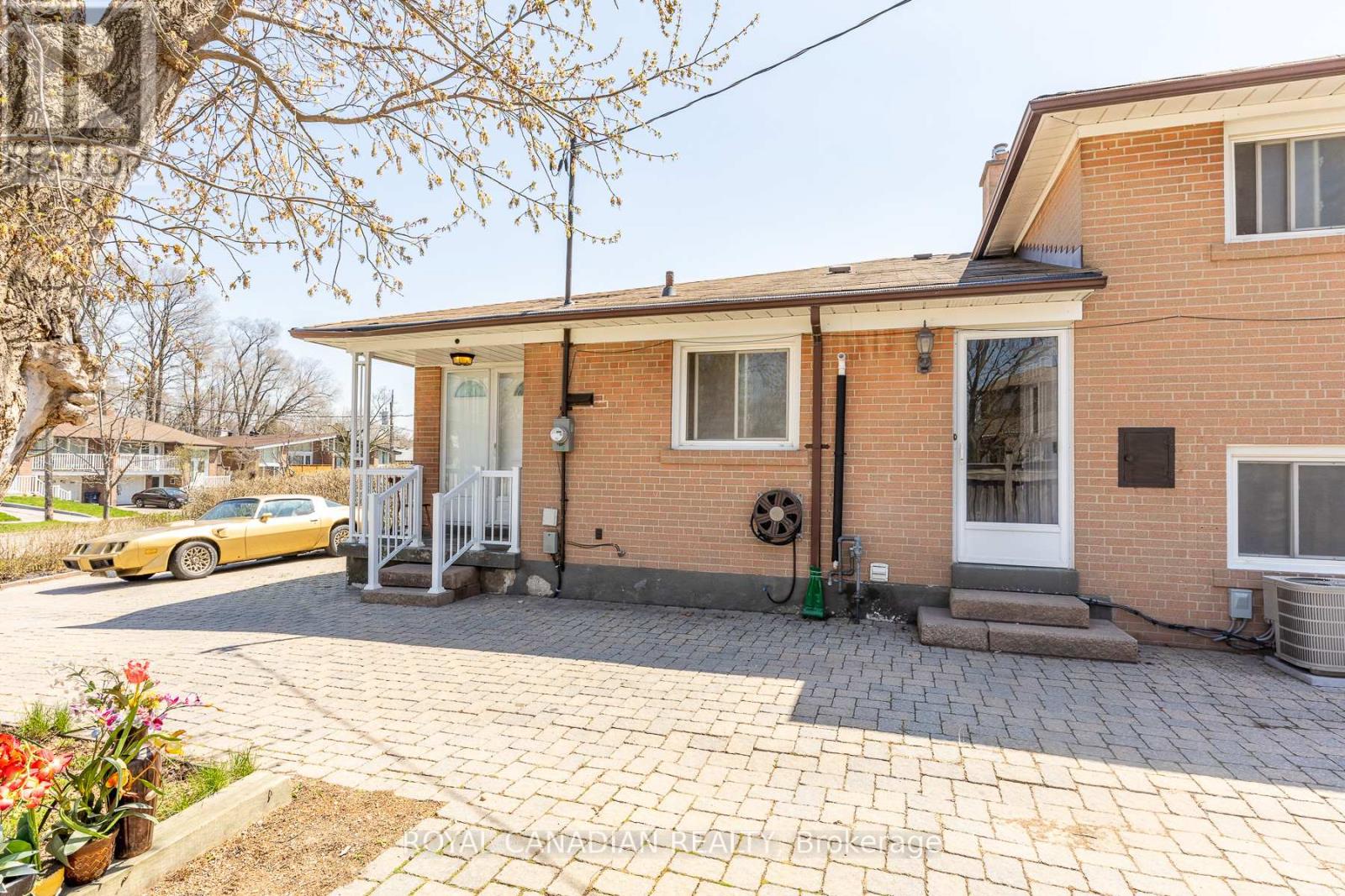 16 GAMBELLO CRESCENT - 6