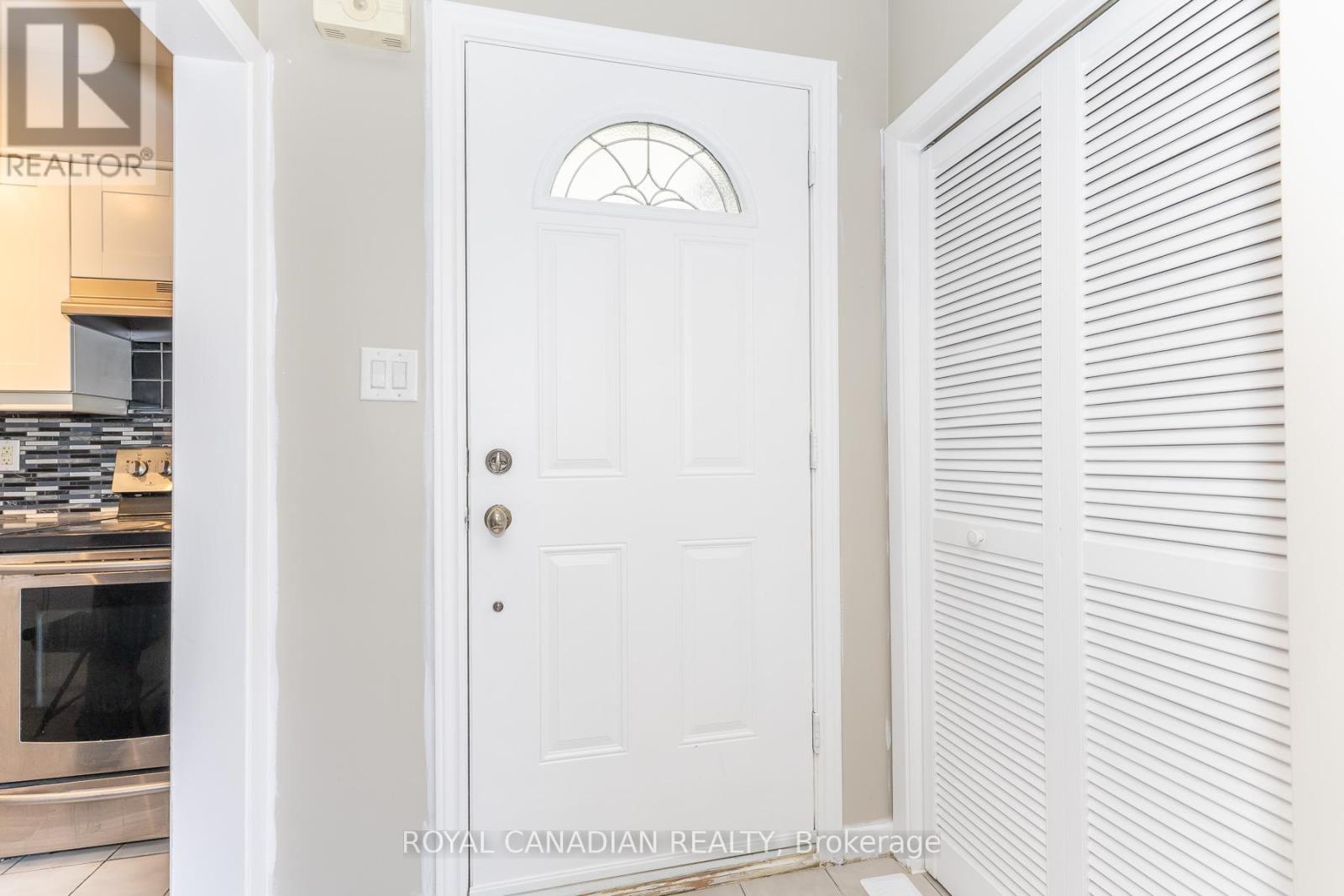 16 GAMBELLO CRESCENT - 8