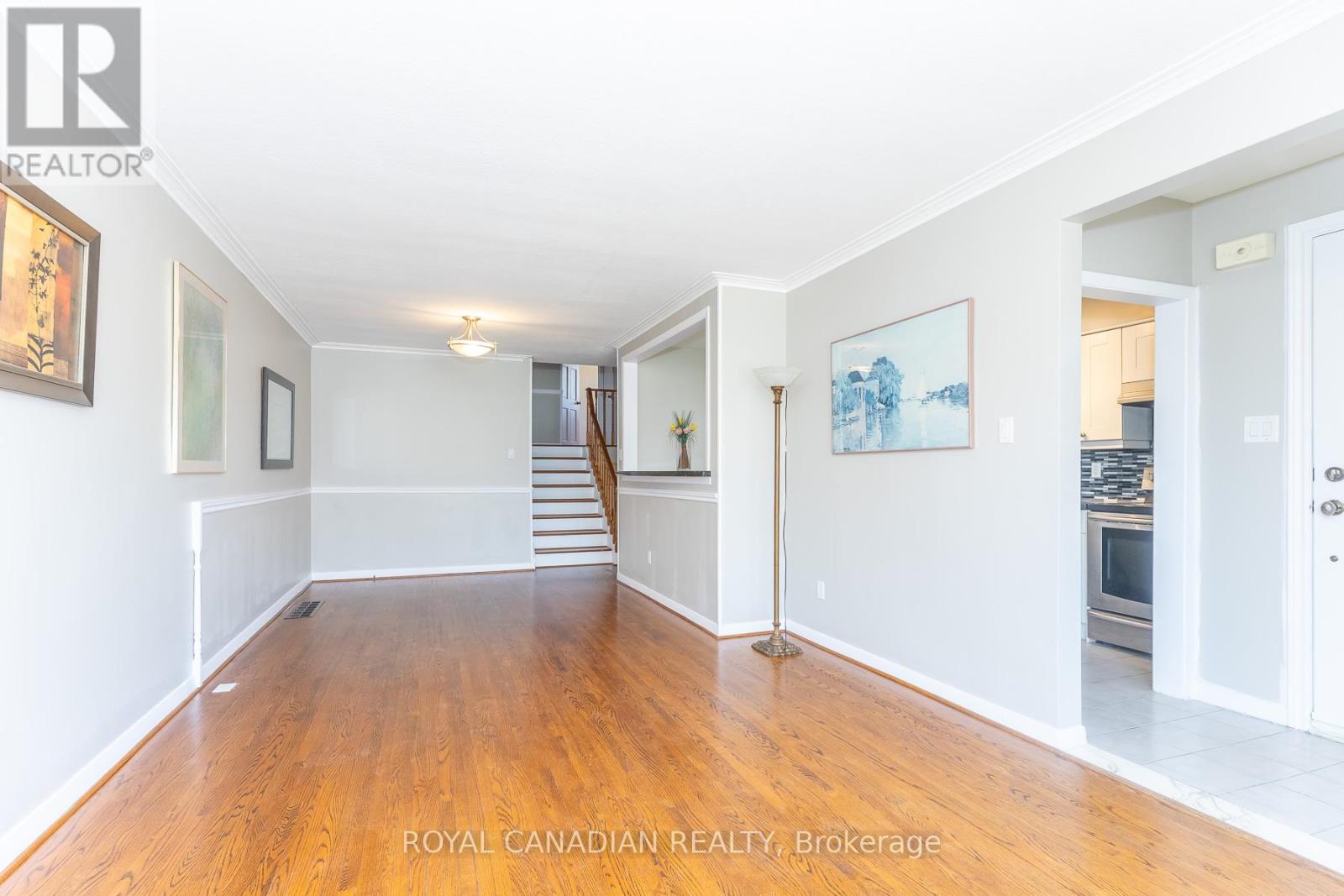 16 GAMBELLO CRESCENT - 9