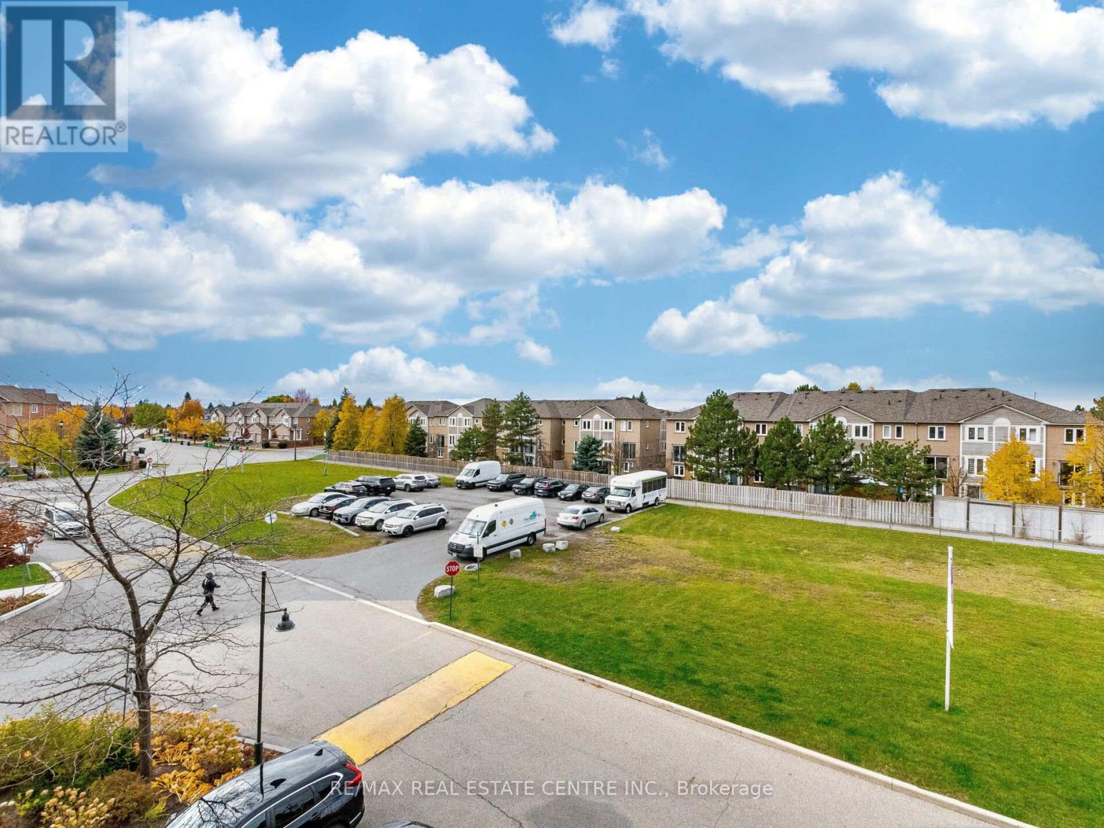 #309 810 SCOLLARD COURT - 36