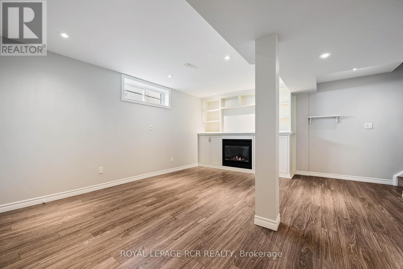 128 COURTNEY CRESCENT - 14