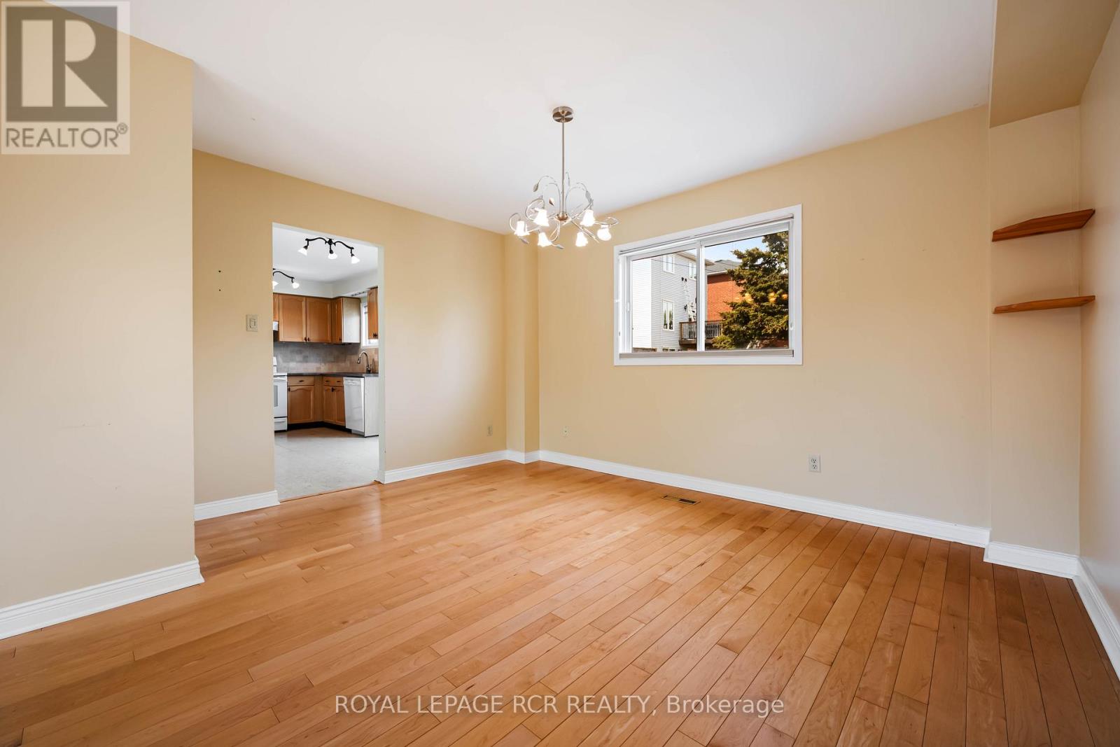 128 COURTNEY CRESCENT - 5