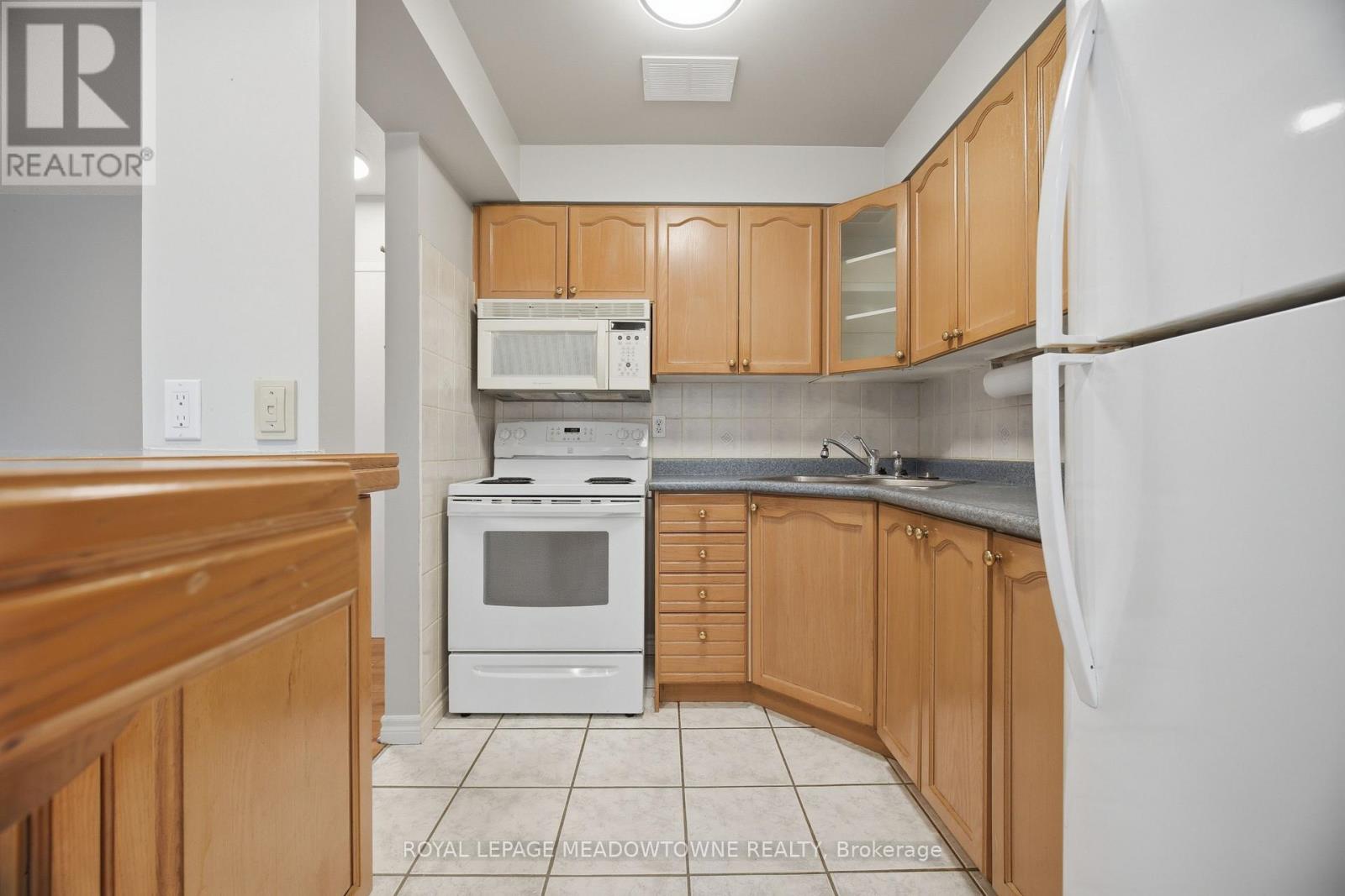 #205 24 RANSOM STREET - 15