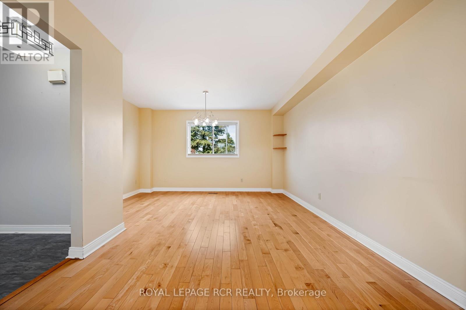 128 COURTNEY CRESCENT - 6
