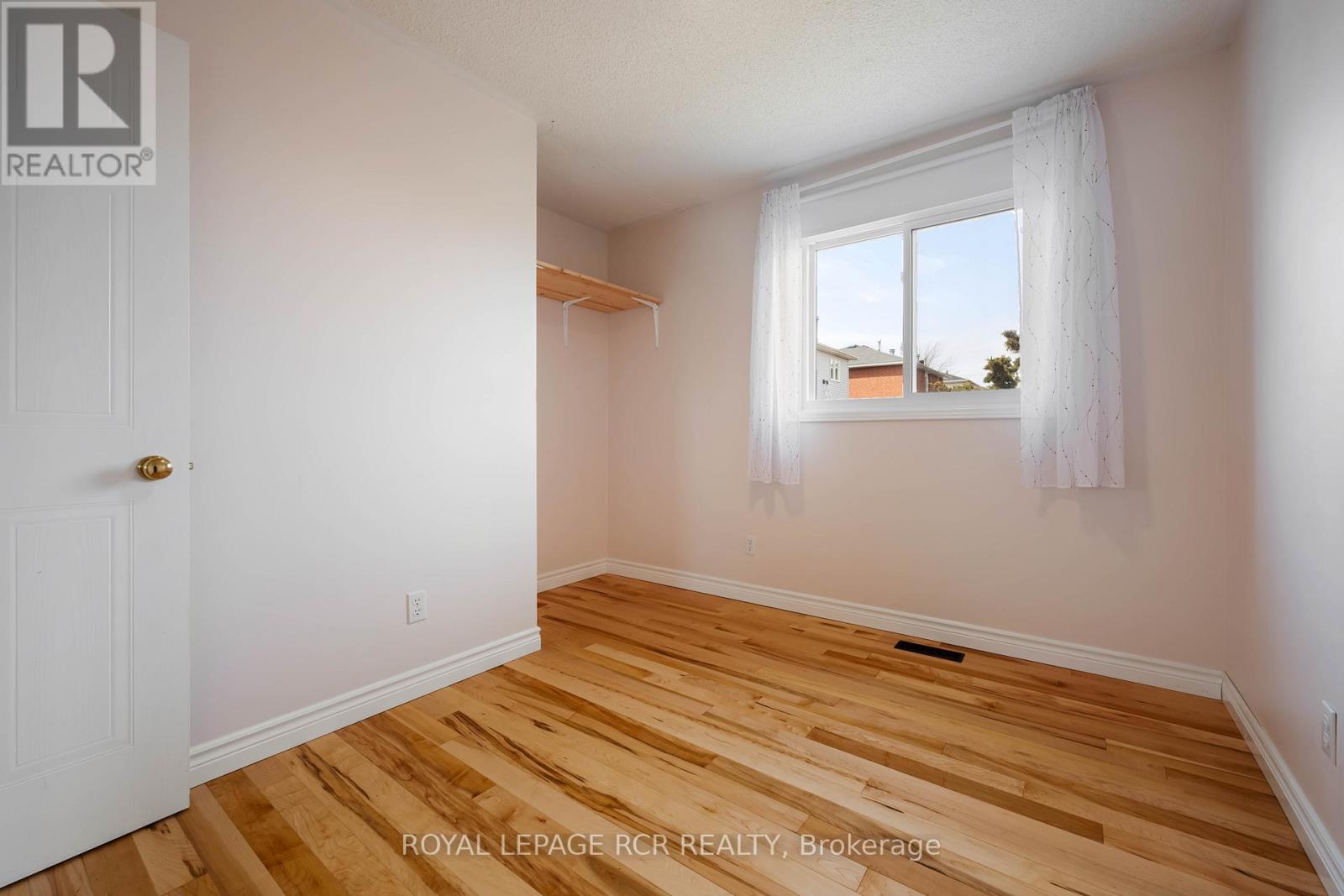 128 COURTNEY CRESCENT - 21