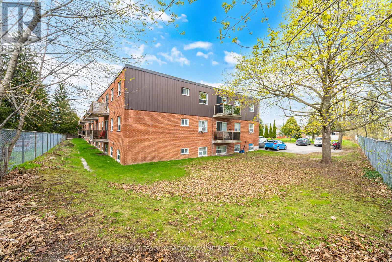 #205 24 RANSOM STREET - 25
