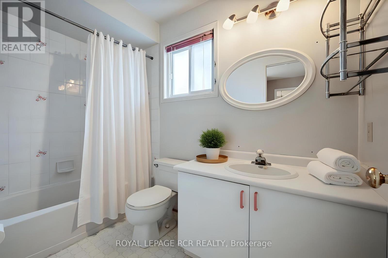 128 COURTNEY CRESCENT - 23