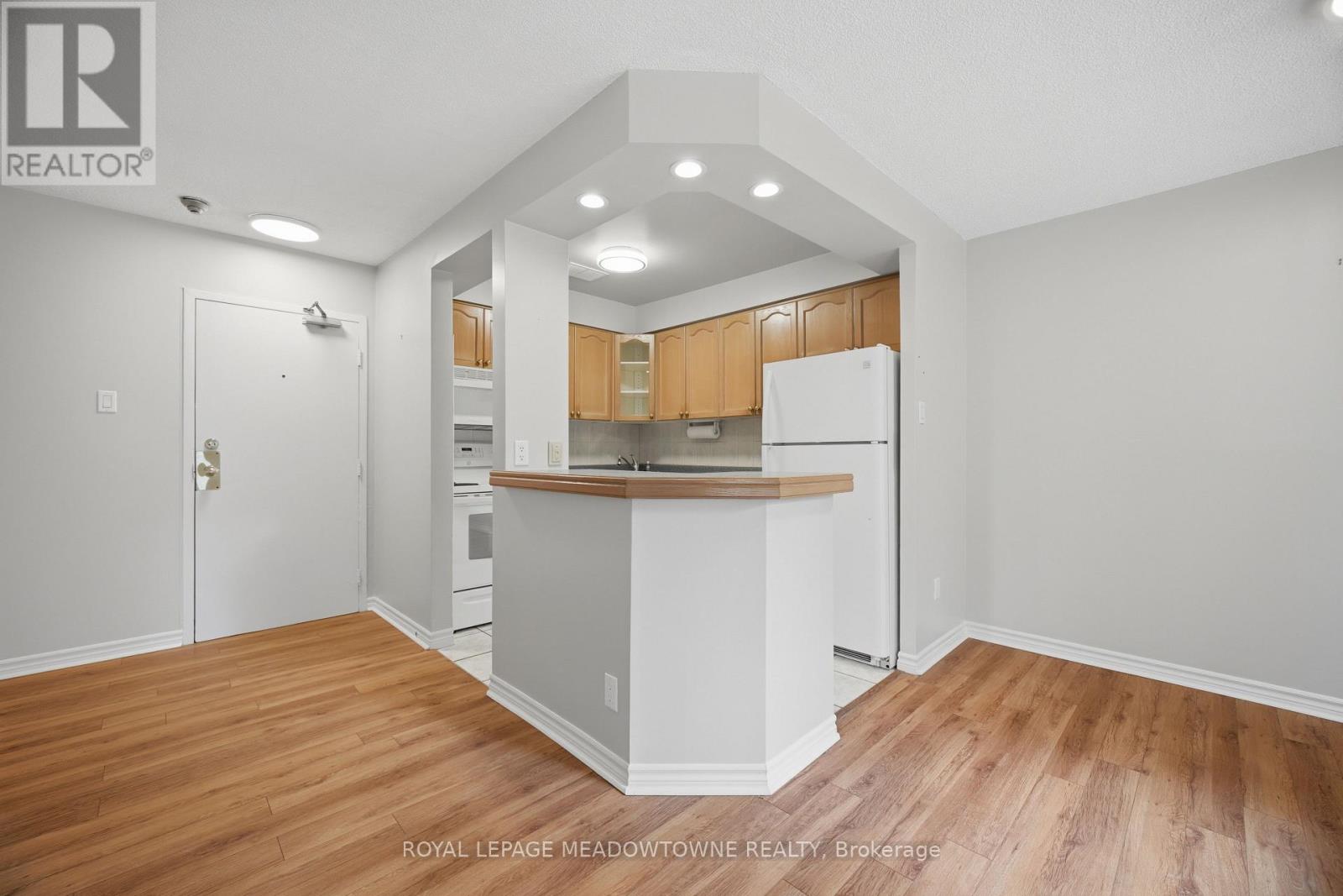 #205 24 RANSOM STREET - 13