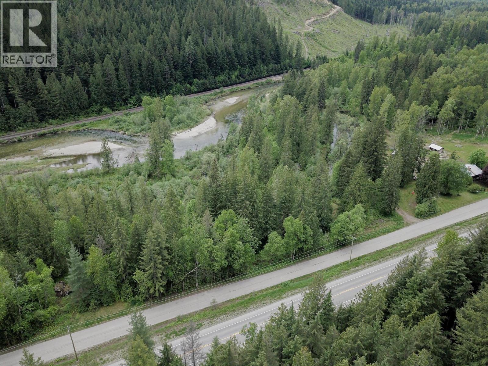 5926 Ferguson Frontage Road, Malakwa