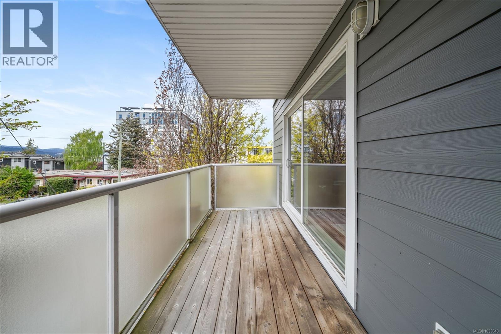 #305 1315 Esquimalt Rd - 17