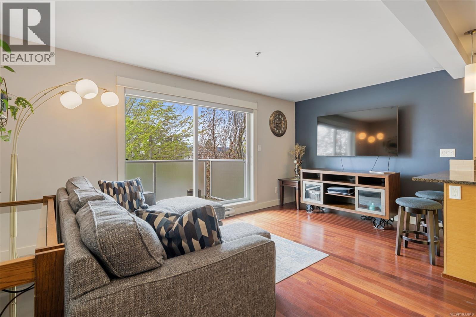 #305 1315 Esquimalt Rd - 1