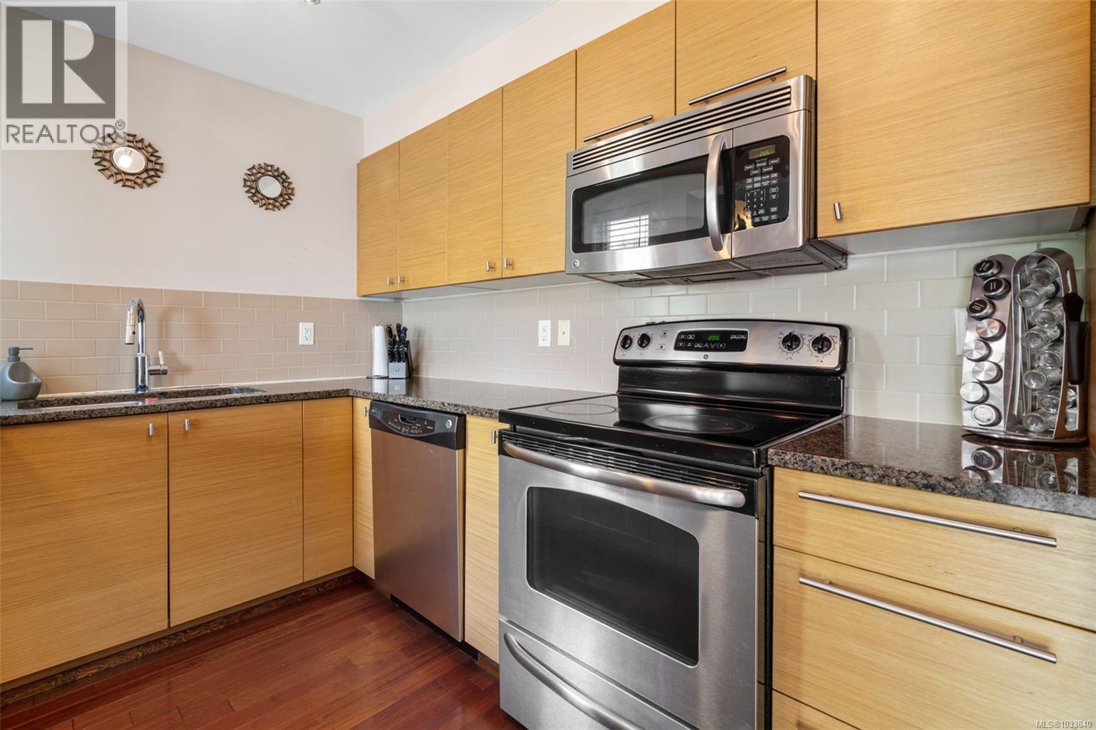 #305 1315 Esquimalt Rd - 7